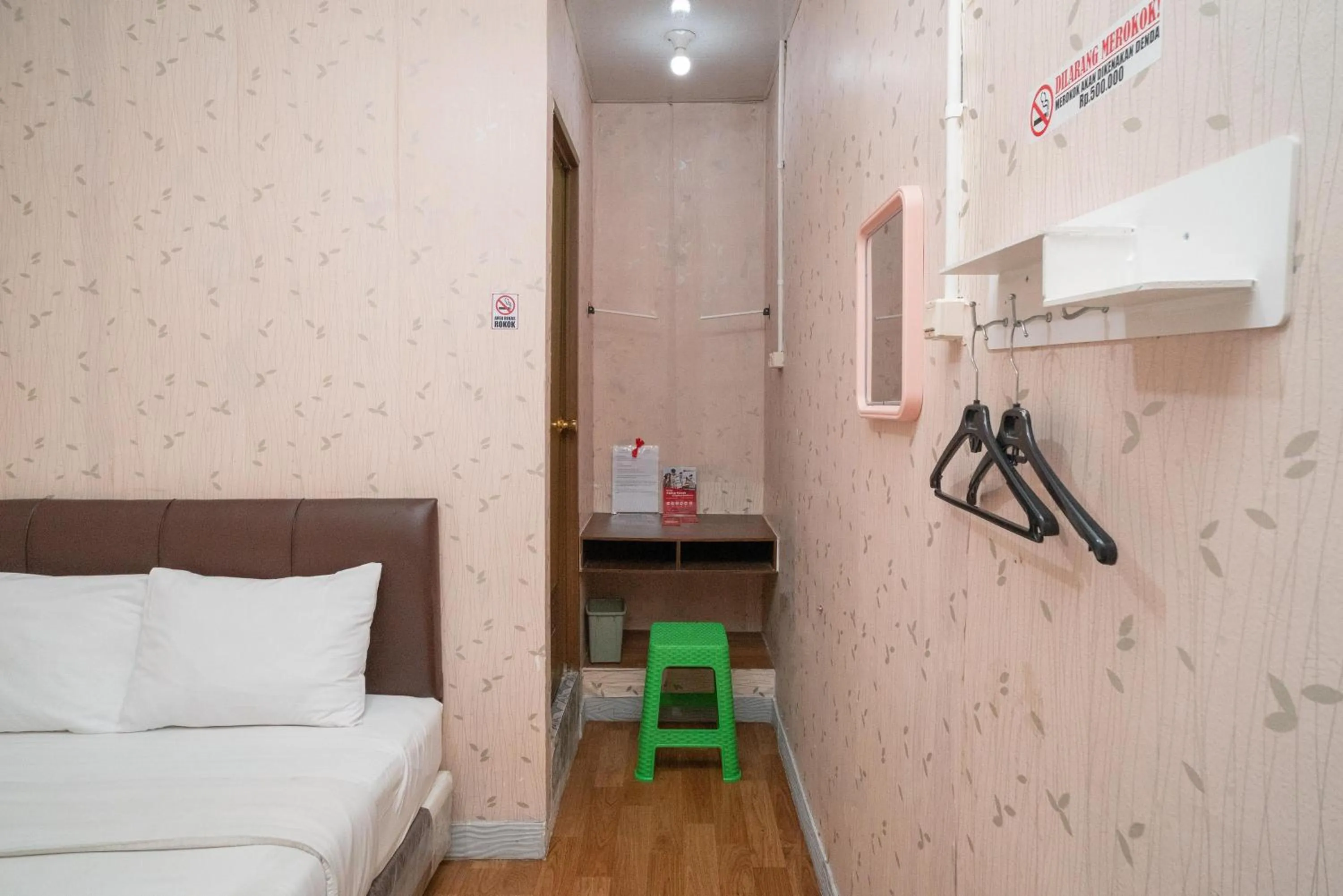 Bed in RedDoorz @ Tanjung Sari Surabaya