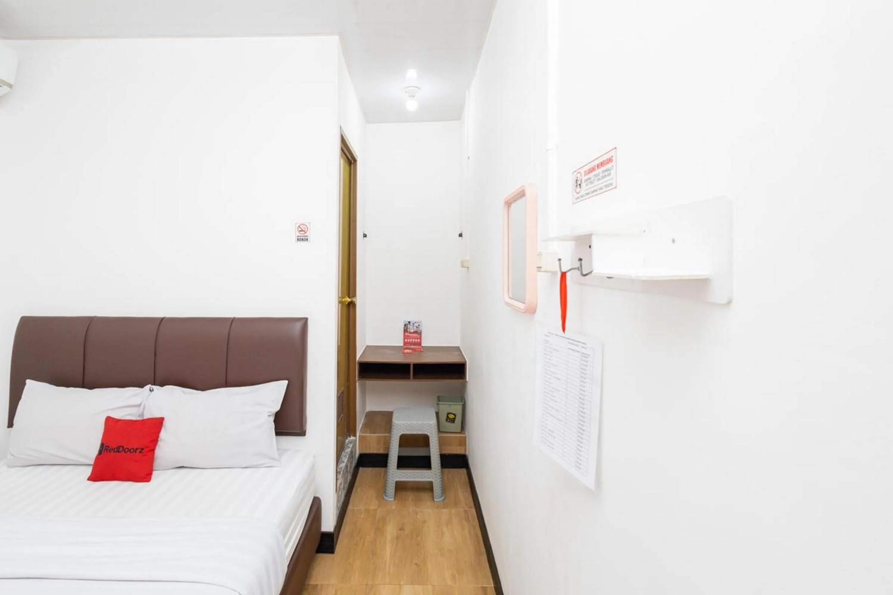 Bed in RedDoorz @ Tanjung Sari Surabaya