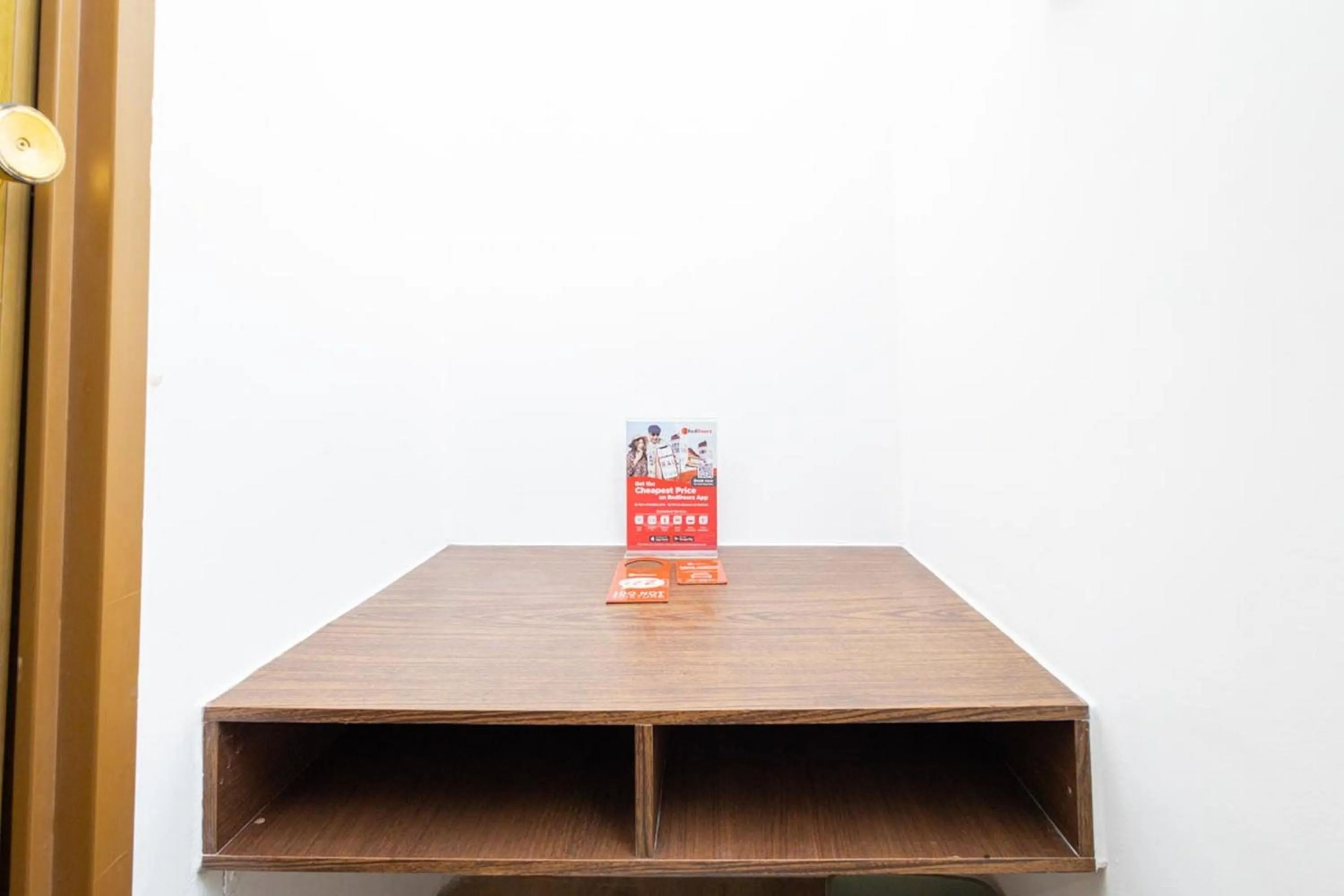 Bedroom in RedDoorz @ Tanjung Sari Surabaya