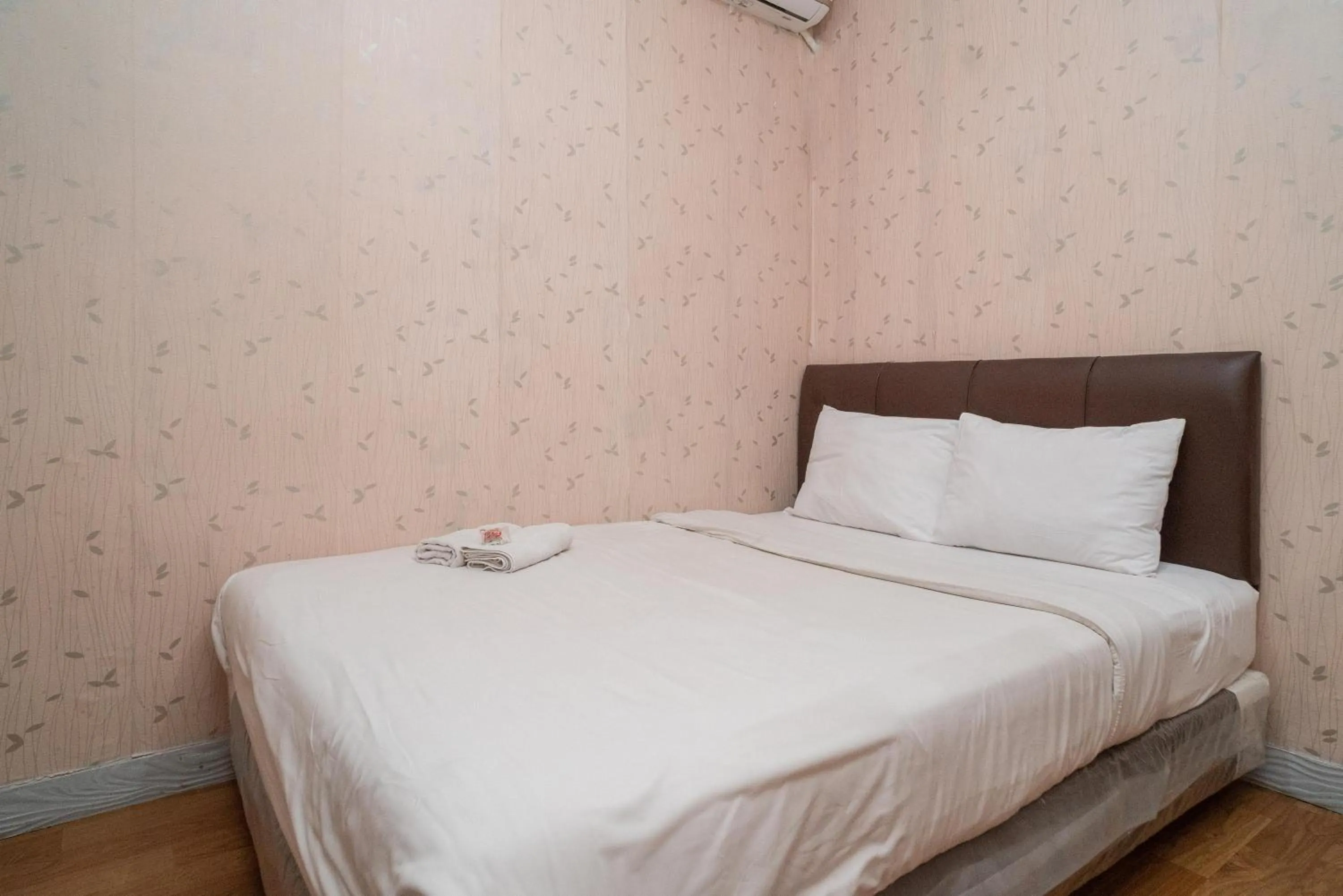 Bed in RedDoorz @ Tanjung Sari Surabaya