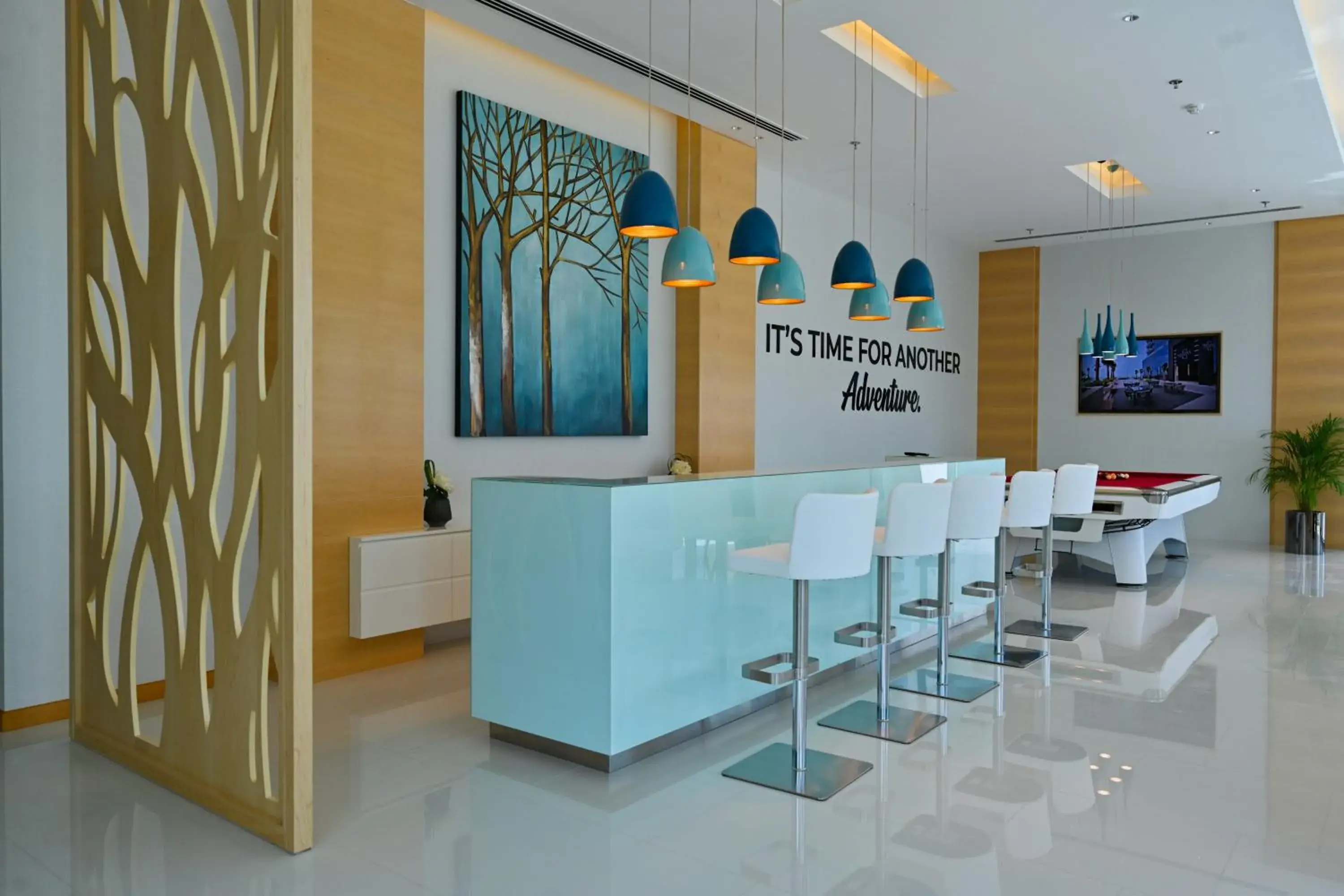 Lounge or bar in Springfield Suites Lounge or bar in Springfield Suites