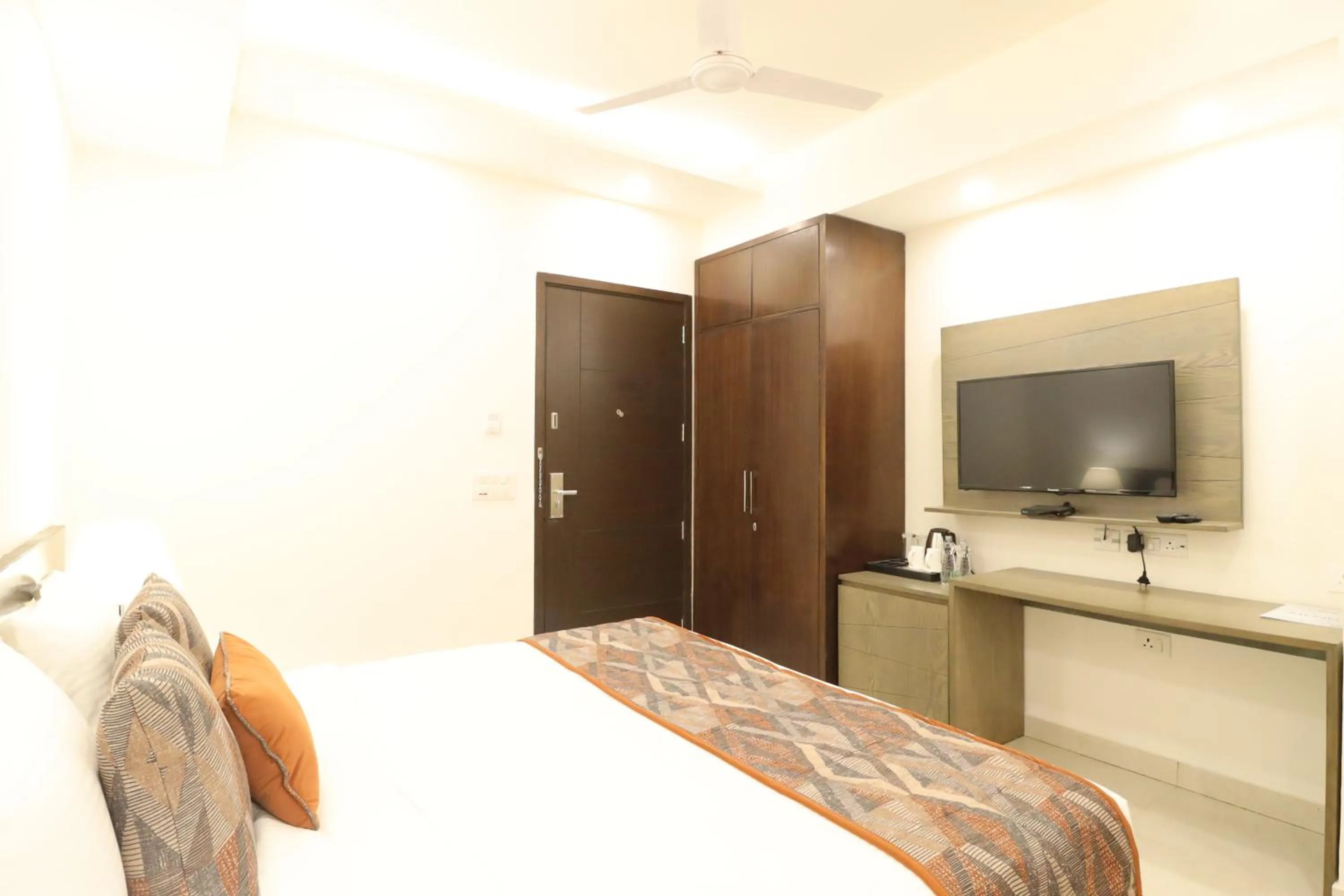 Bedroom, Bed in Ahuja Residency City Centre