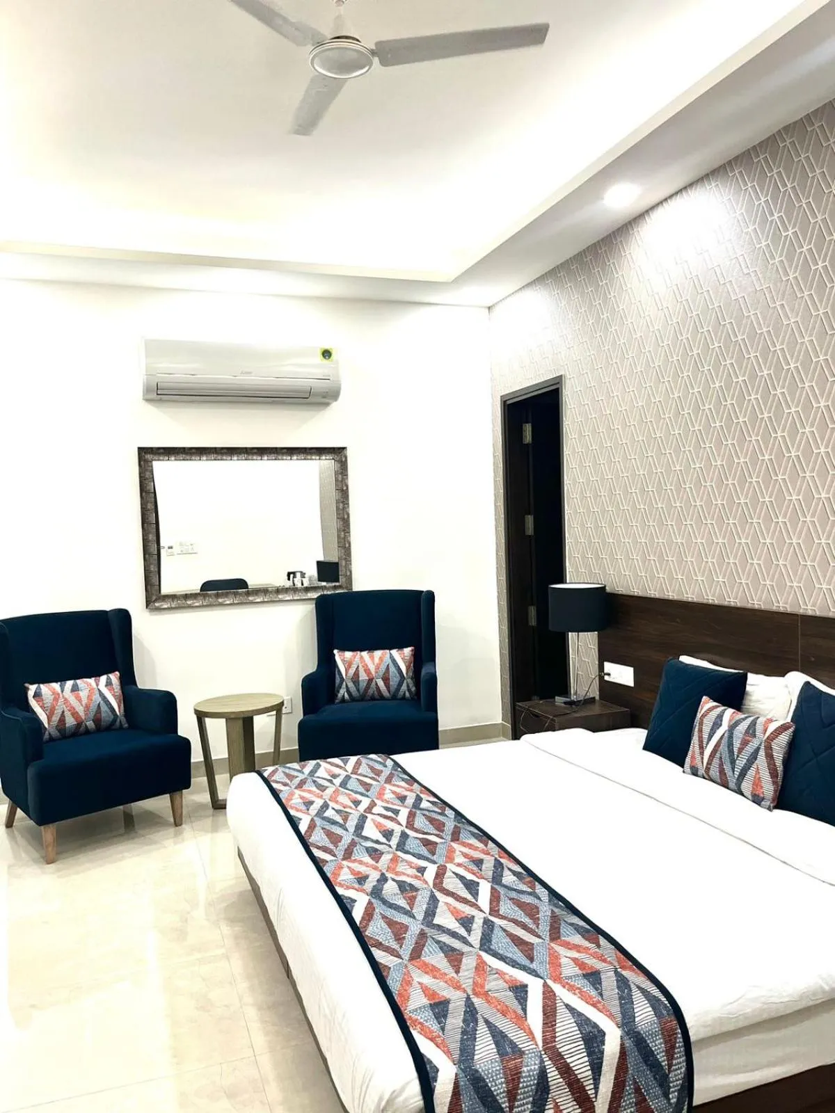 Bed in Ahuja Residency City Centre