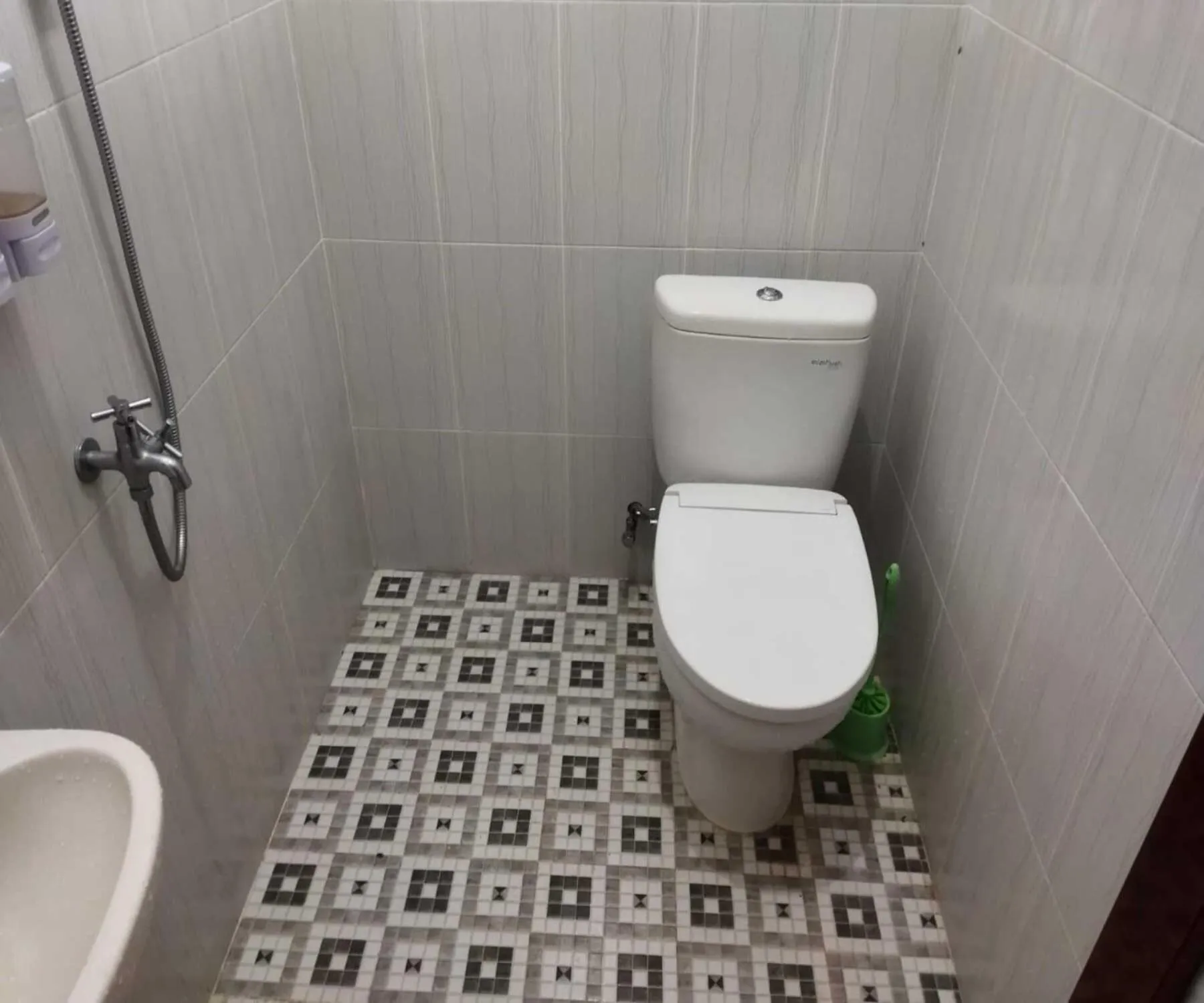 Toilet in Algira Homestay Prambanan