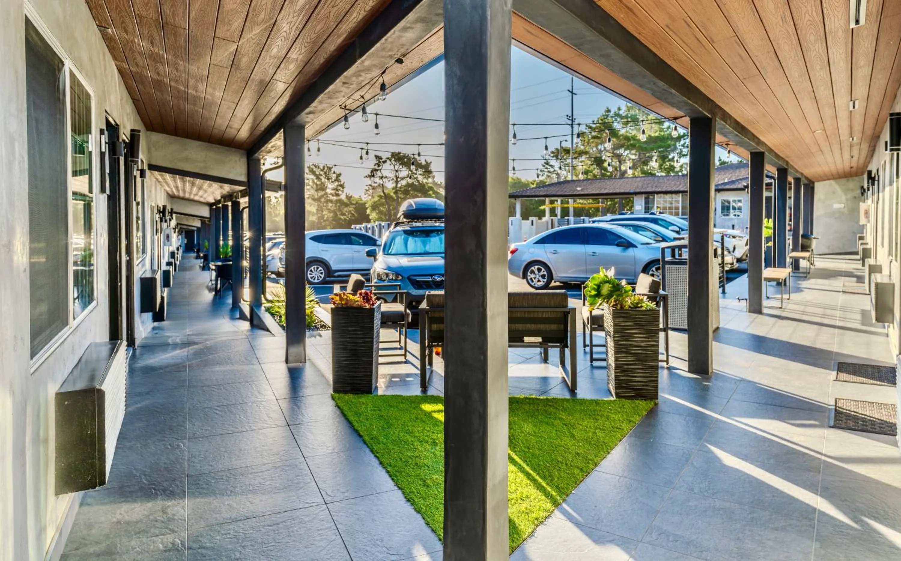 Property building in Monterey Surf Inn