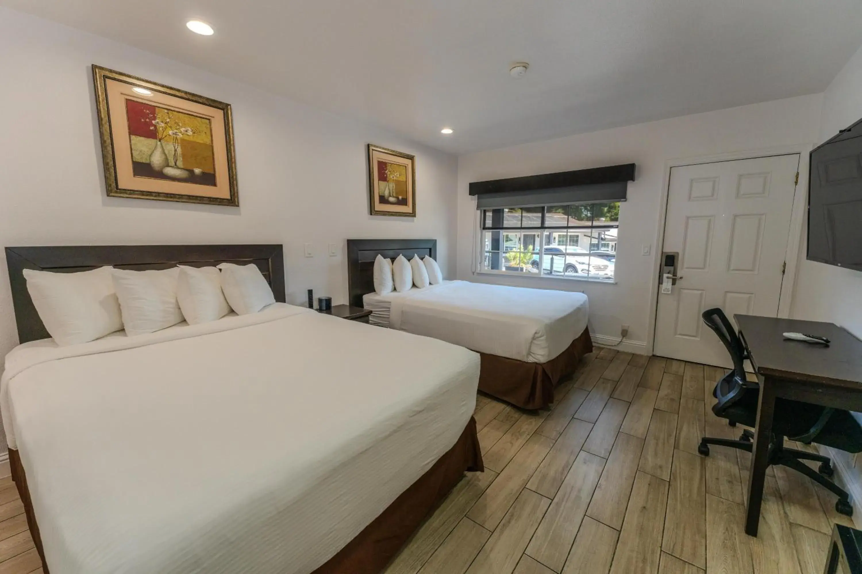 Bedroom, Bed in Monterey Surf Inn Bedroom, Bed in Monterey Surf Inn