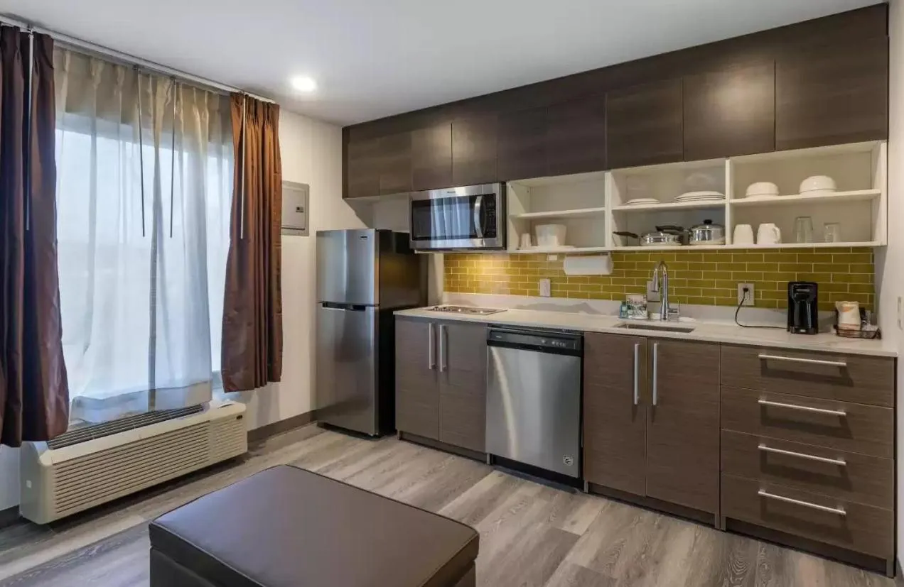 Kitchen or kitchenette in MainStay Suites Lebanon - Nashville Area