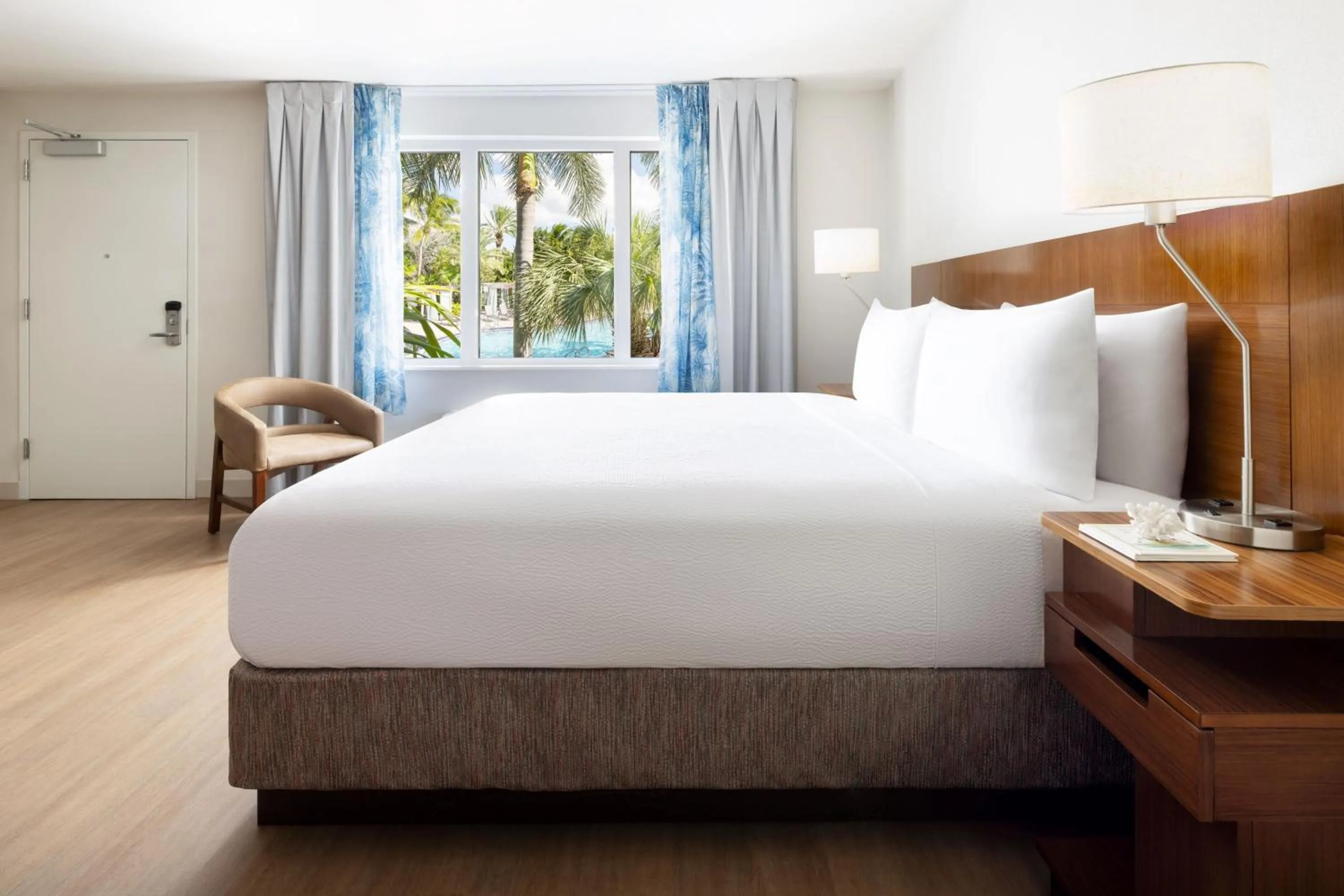 Swimming pool, Bed in Fairfield Inn & Suites by Marriott Key West at The Keys Collection