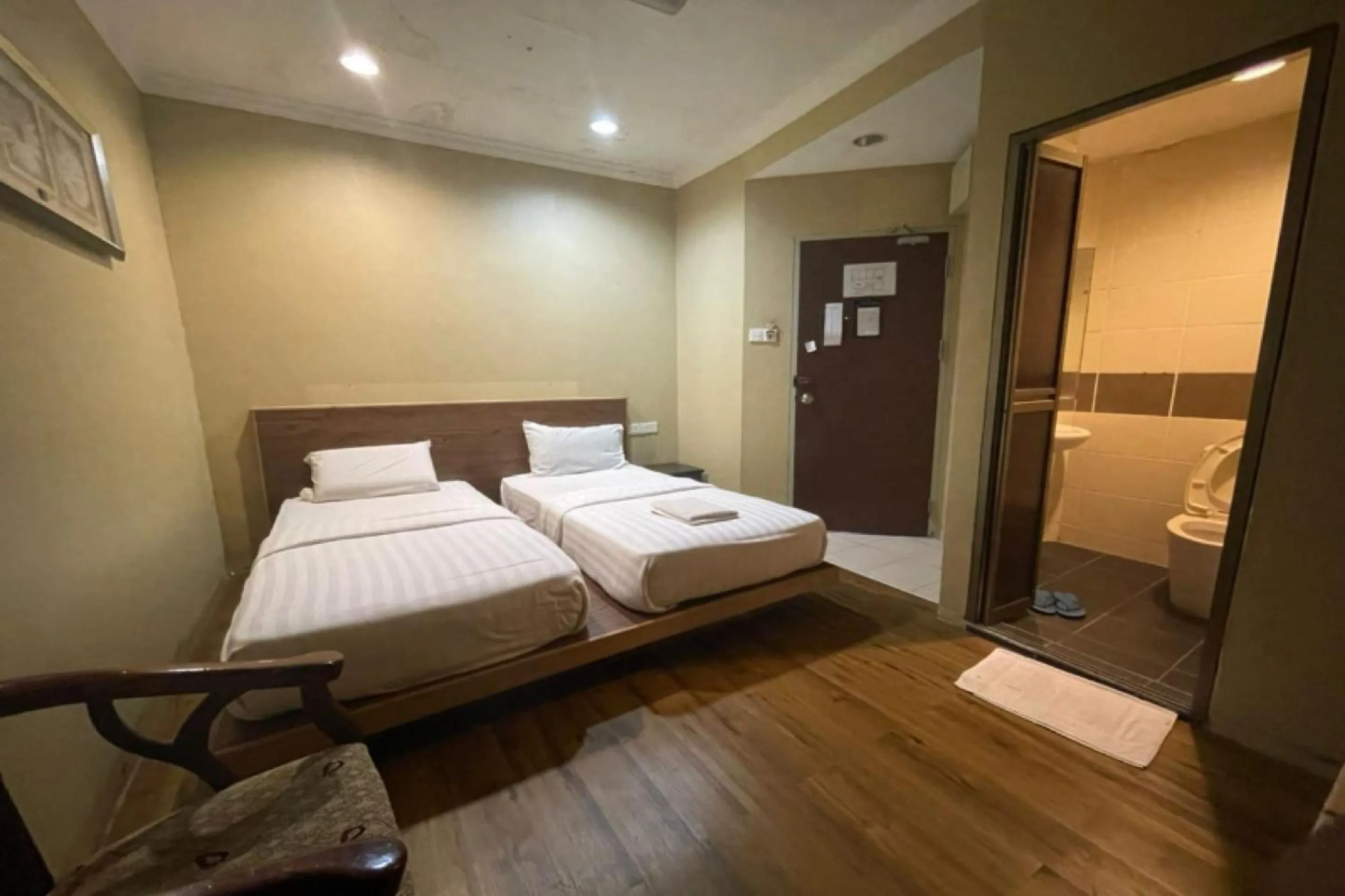 Bedroom, Bed in OYO 90411 Perdana Hotel Labuan