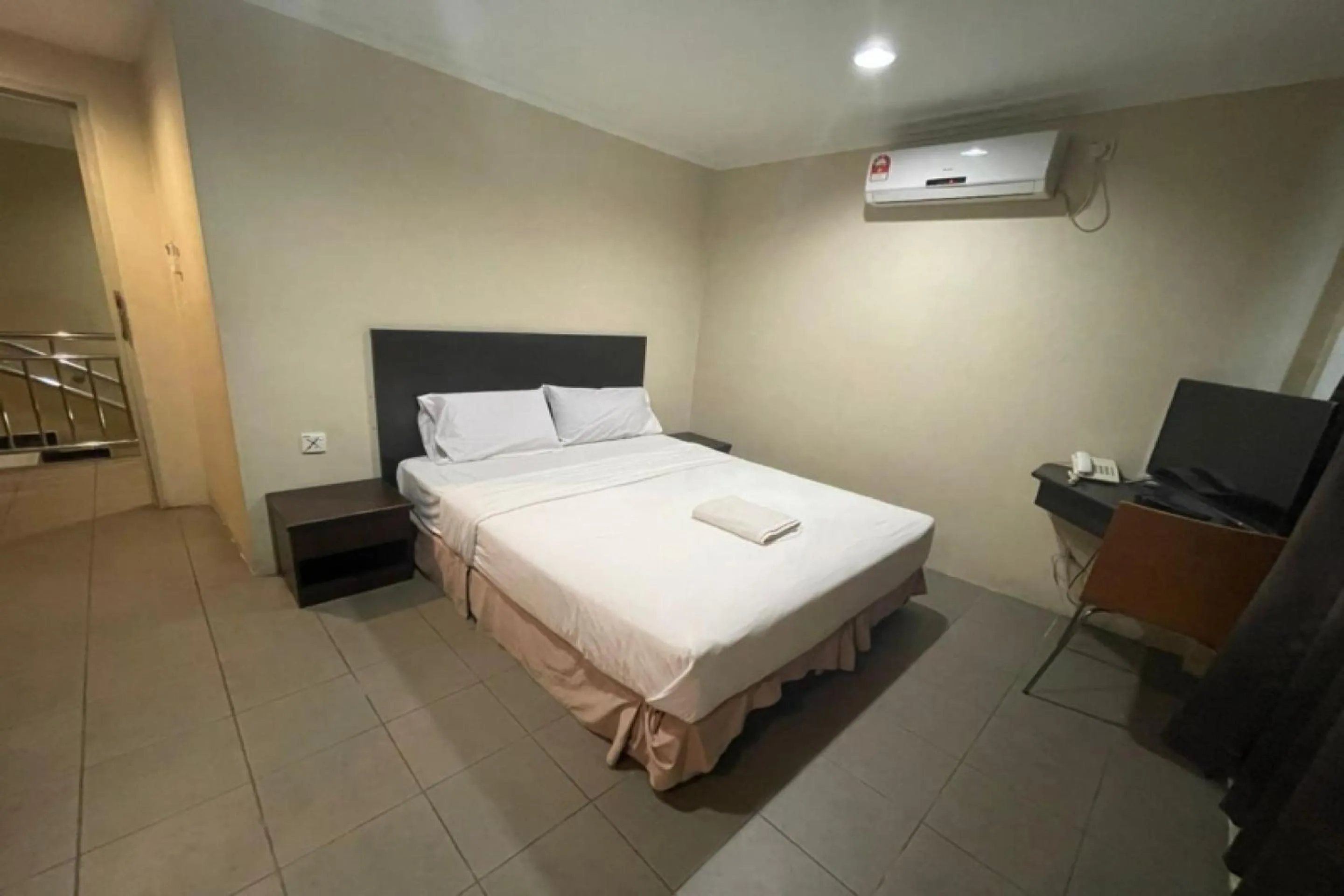 Bedroom, Bed in OYO 90411 Perdana Hotel Labuan