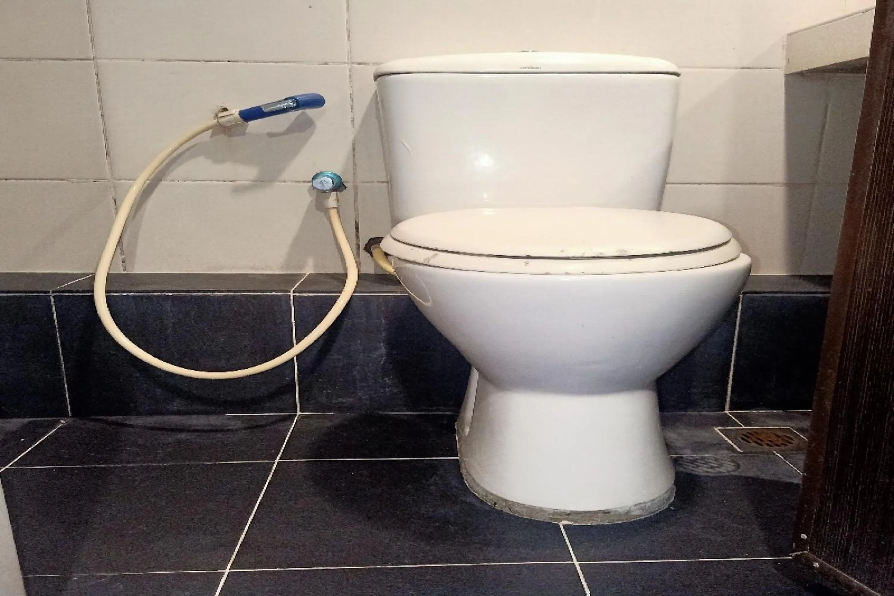 Bathroom in OYO 90411 Perdana Hotel Labuan