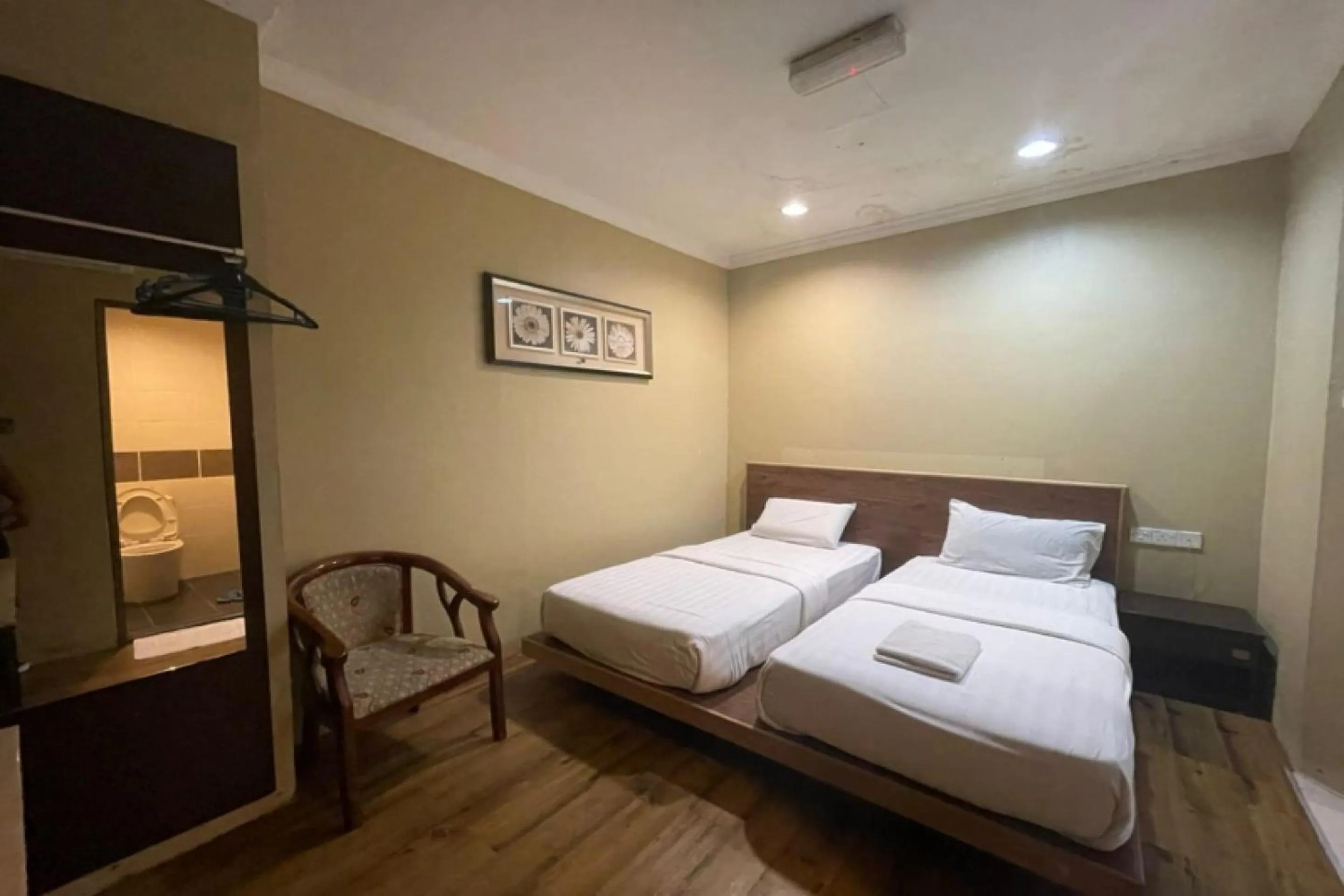 Bedroom, Bed in OYO 90411 Perdana Hotel Labuan