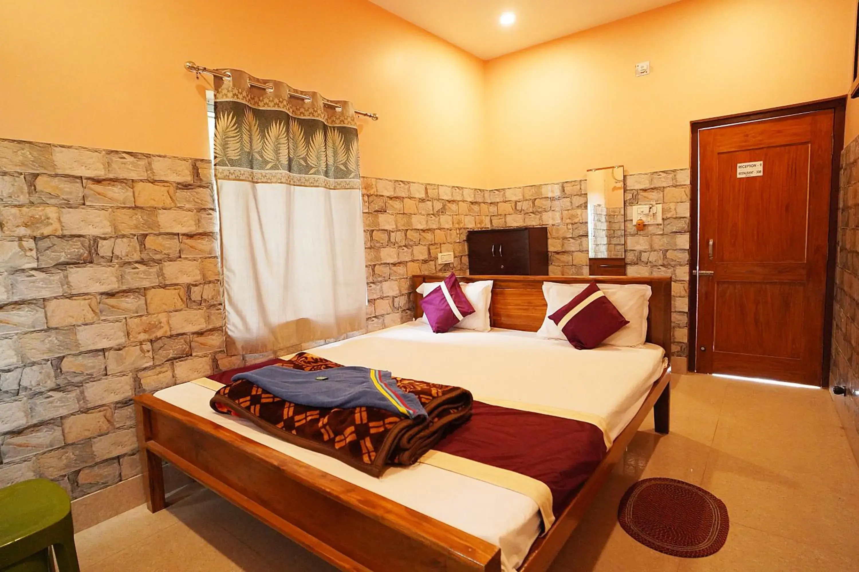 Deluxe Room in Resort Neel Nirjan !! Best Family Couple friendly family Resort!! Deluxe Room in Resort Neel Nirjan !! Best Family Couple friendly family Resort!!