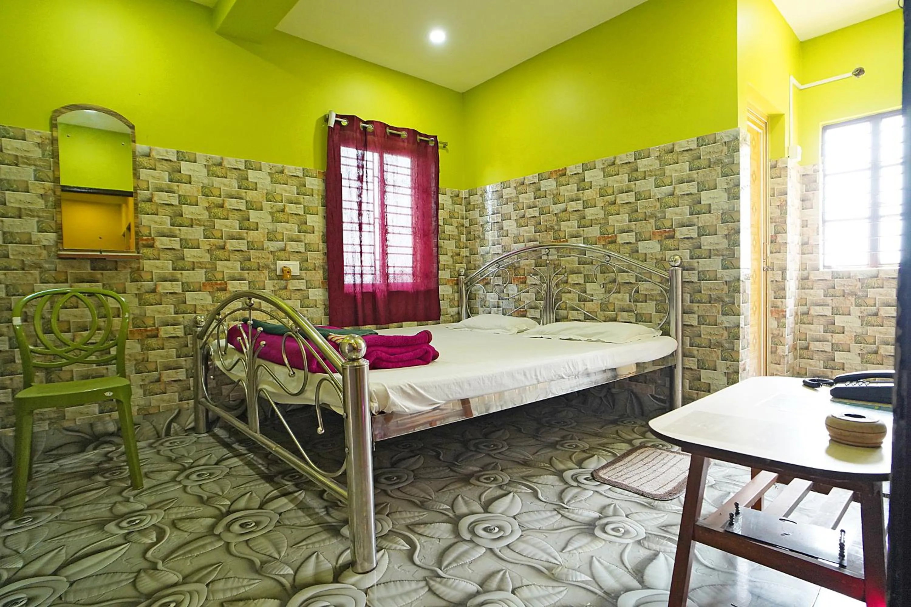 Bed in Resort Neel Nirjan !! Best Family Couple friendly family Resort!!