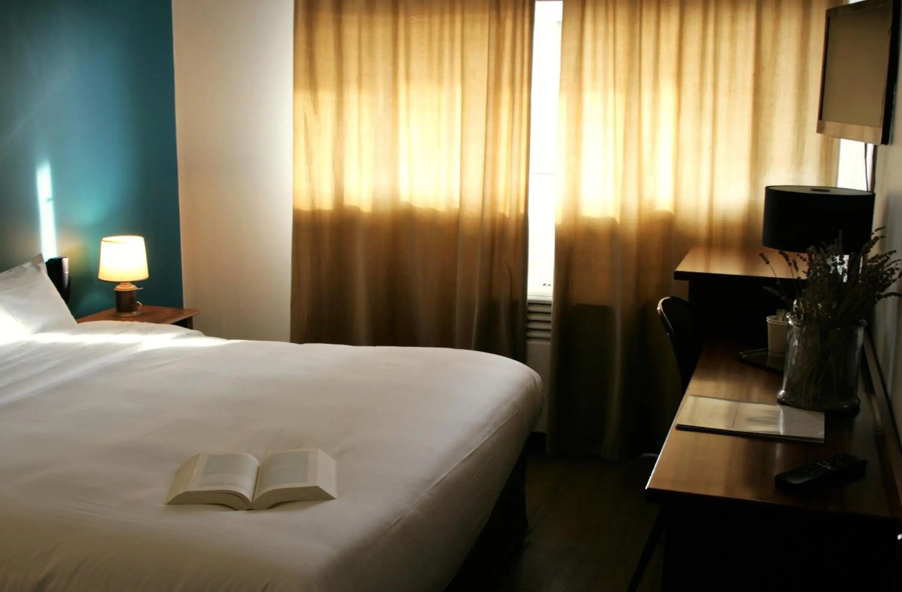 Sea view, Bed in Hôtel Albion Sea view, Bed in Hôtel Albion