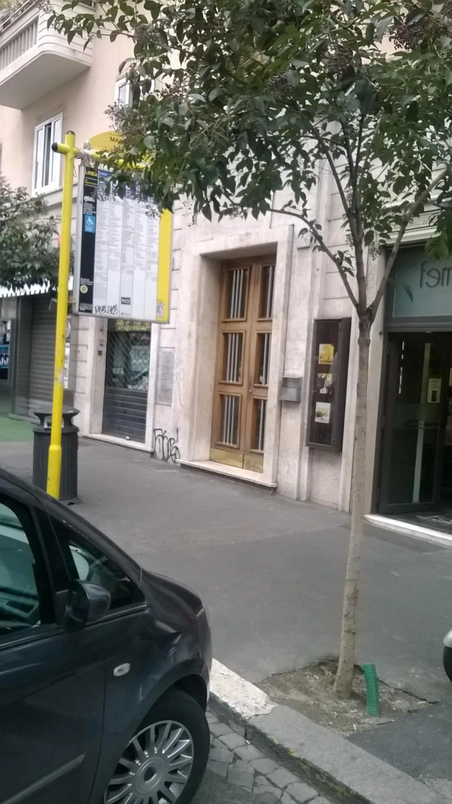 Facade/entrance in Sepulveda