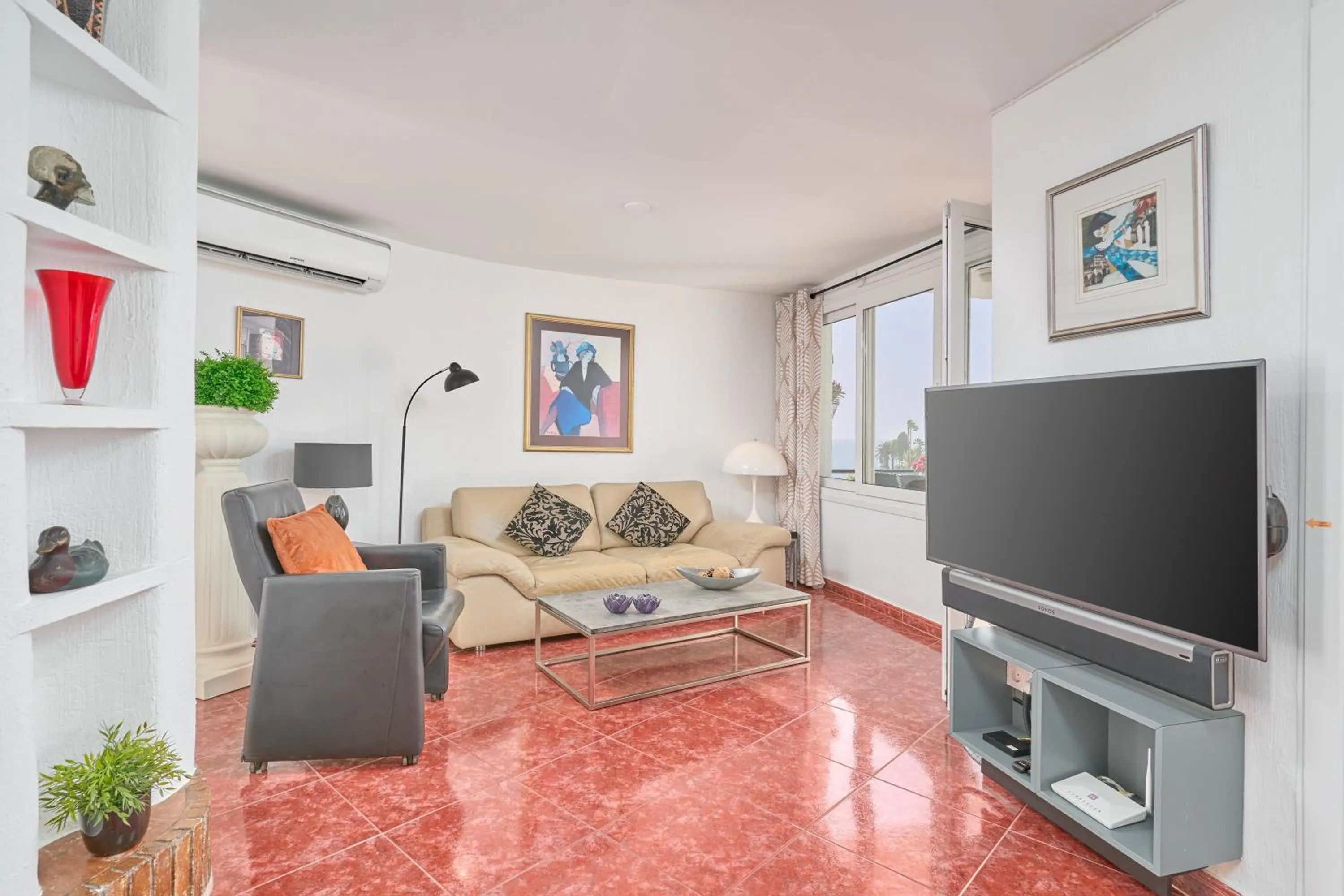Spectacular Sea Views, 2 bed,2 bath