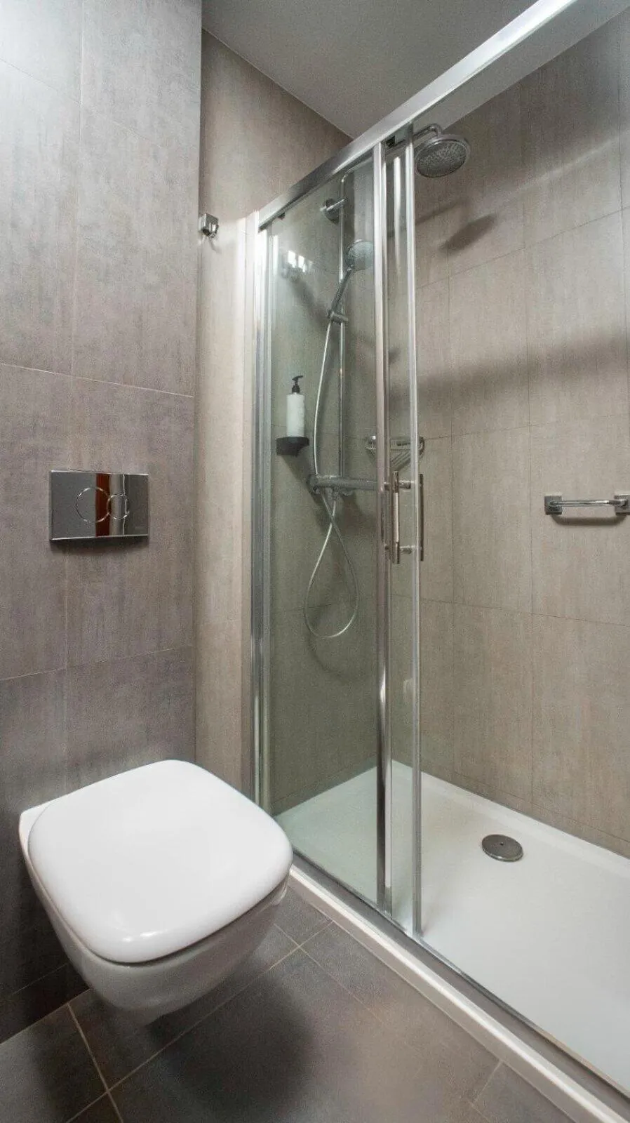 Bathroom in B&B HOTEL Piotrków Trybunalski