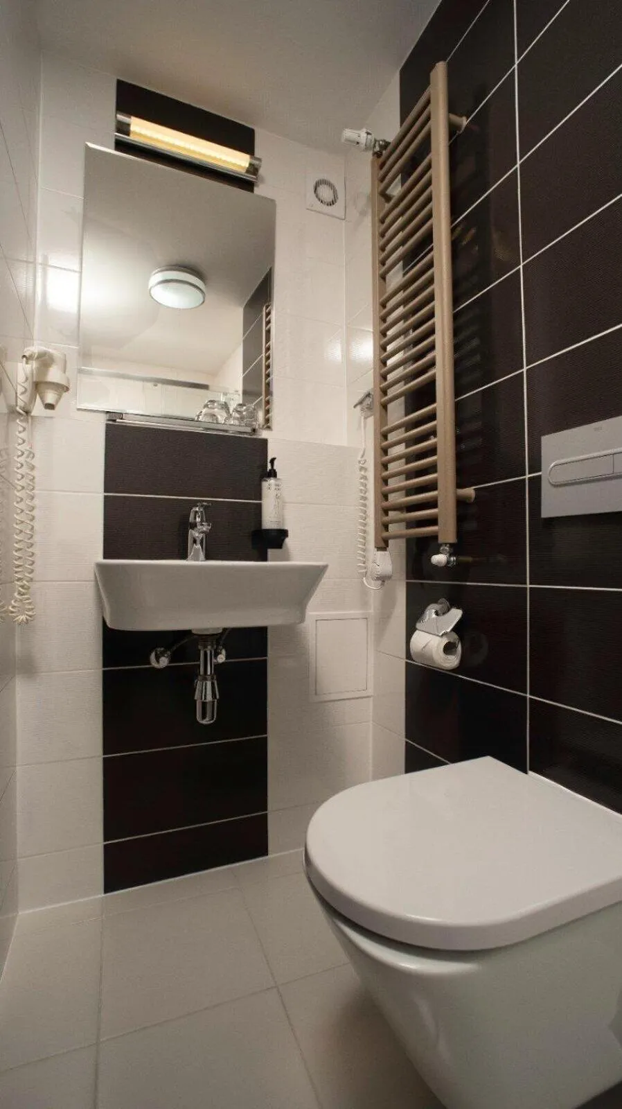 Bathroom in B&B HOTEL Piotrków Trybunalski