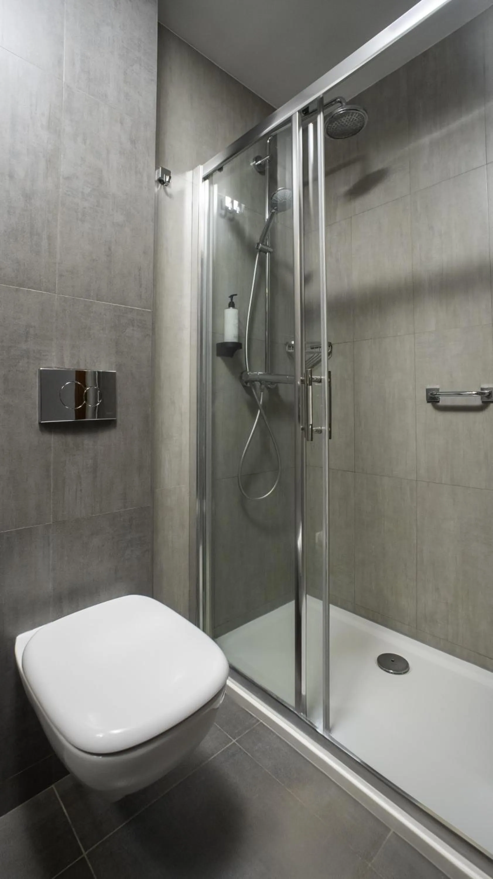 Bathroom in B&B HOTEL Piotrków Trybunalski