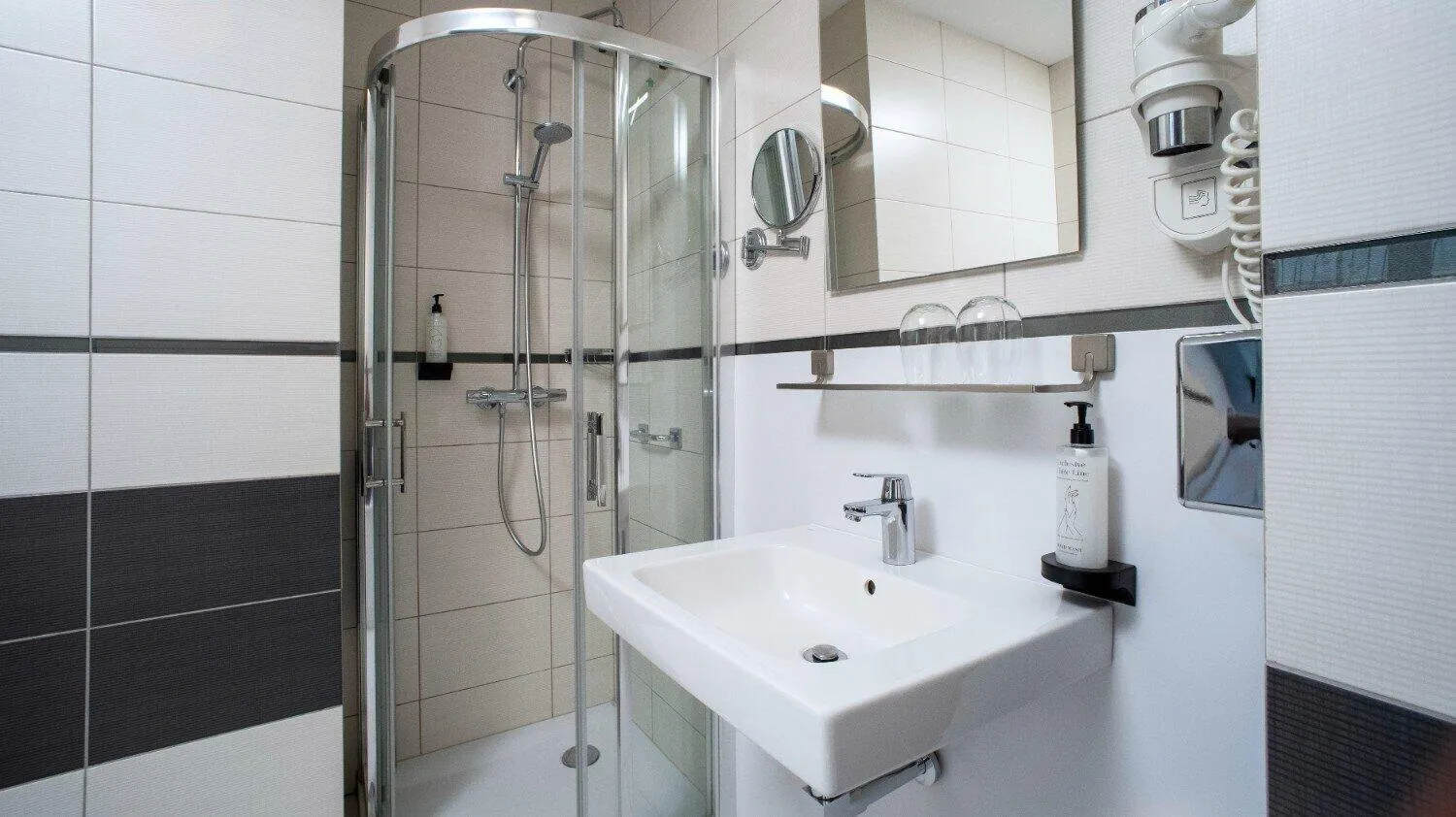 Bathroom in B&B HOTEL Piotrków Trybunalski