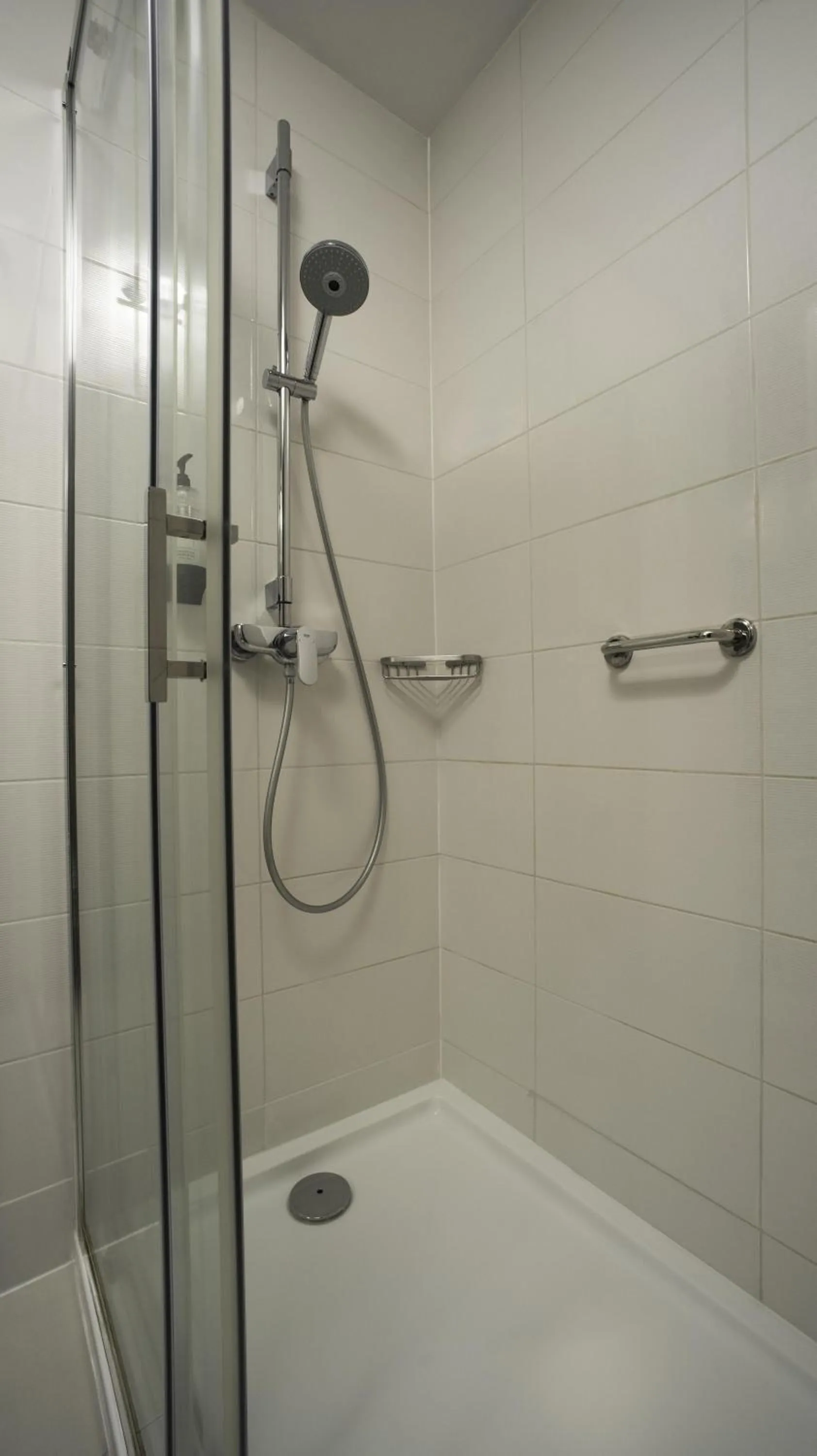 Bathroom in B&B HOTEL Piotrków Trybunalski