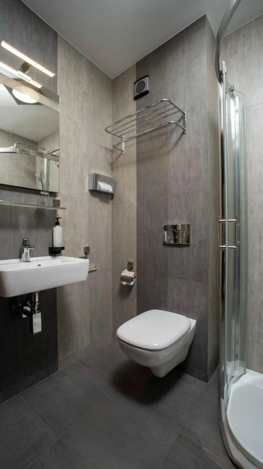 Bathroom in B&B HOTEL Piotrków Trybunalski