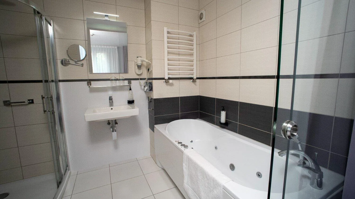 Bathroom in B&B HOTEL Piotrków Trybunalski