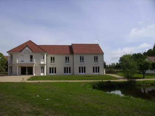 Facade/entrance in L'Orée des Châteaux