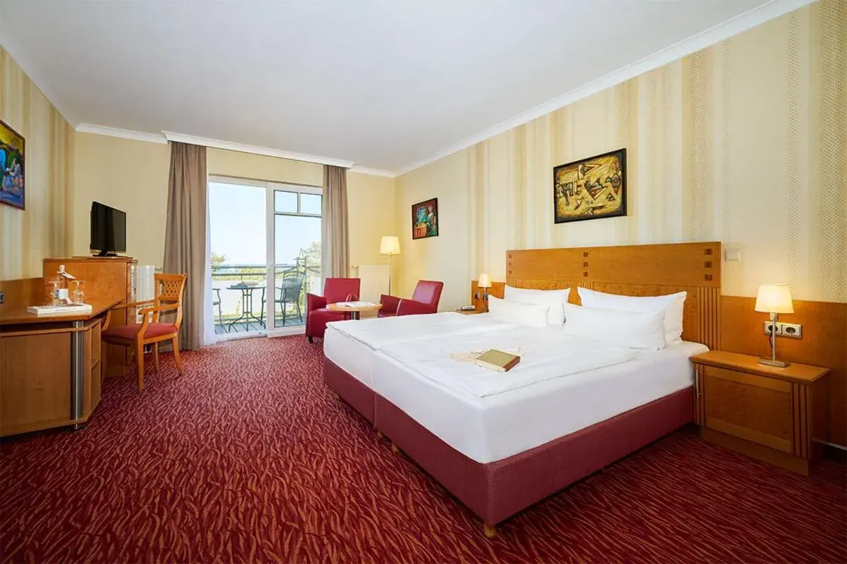 Photo of the whole room, Bed in Strandpalais Prinz von Preussen - Anbau vom Strandhotel Preussenhof