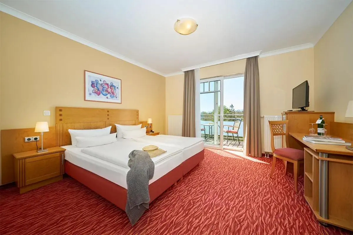 Photo of the whole room, Bed in Strandpalais Prinz von Preussen - Anbau vom Strandhotel Preussenhof