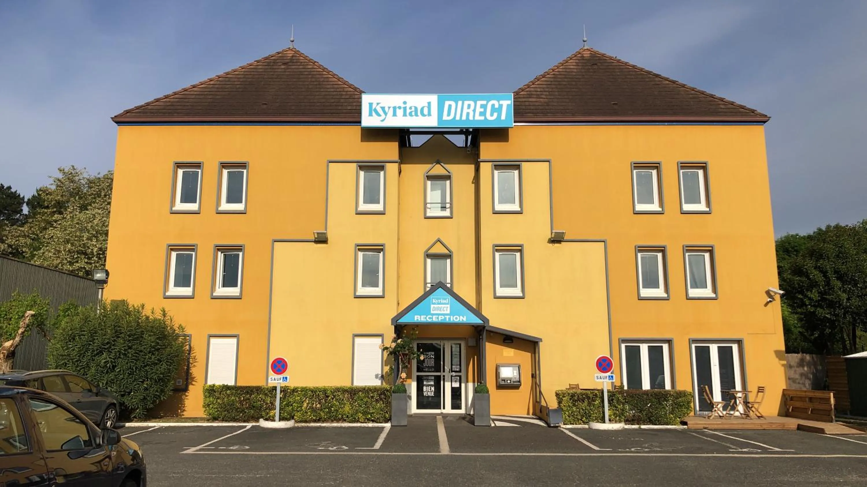 Property building in Kyriad Direct Bordeaux Est Lormont