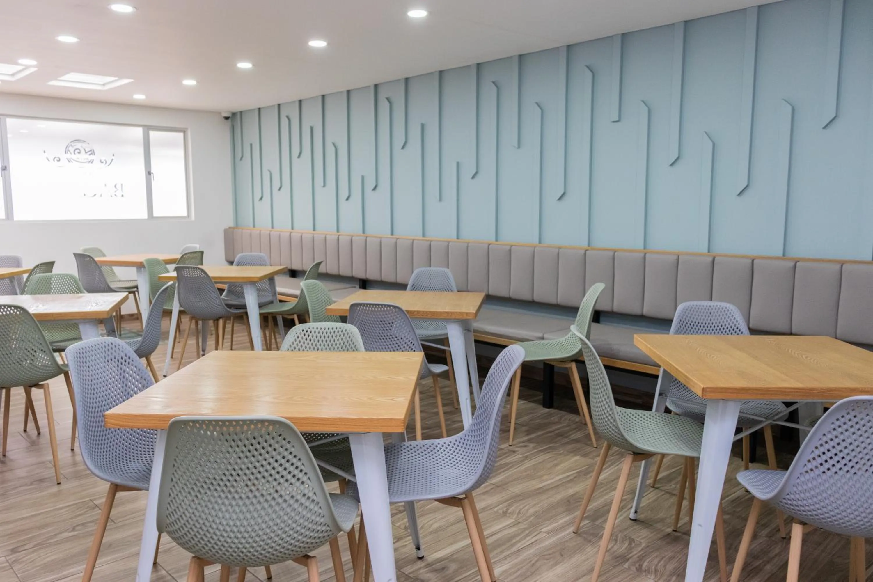 Restaurant/places to eat in Hotel Bacata Plaza