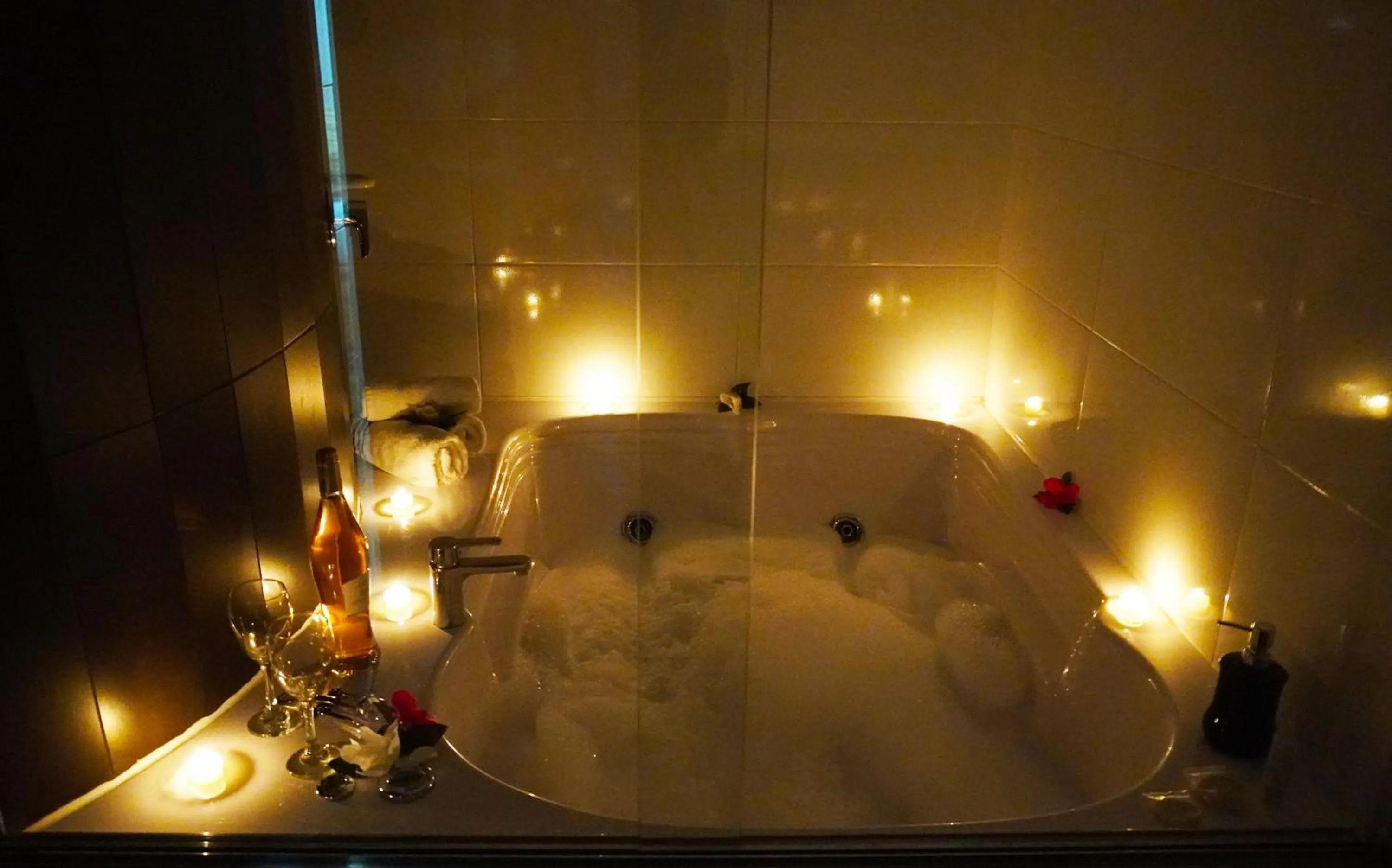 Hot Tub in Hotel Bacata Plaza