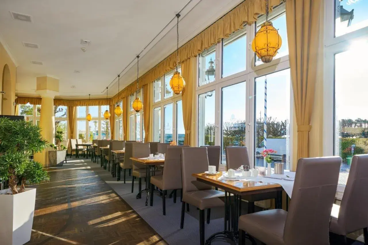 Restaurant/Places to Eat in Strandvilla Viktoria - Anbau vom Strandhotel Preussenhof