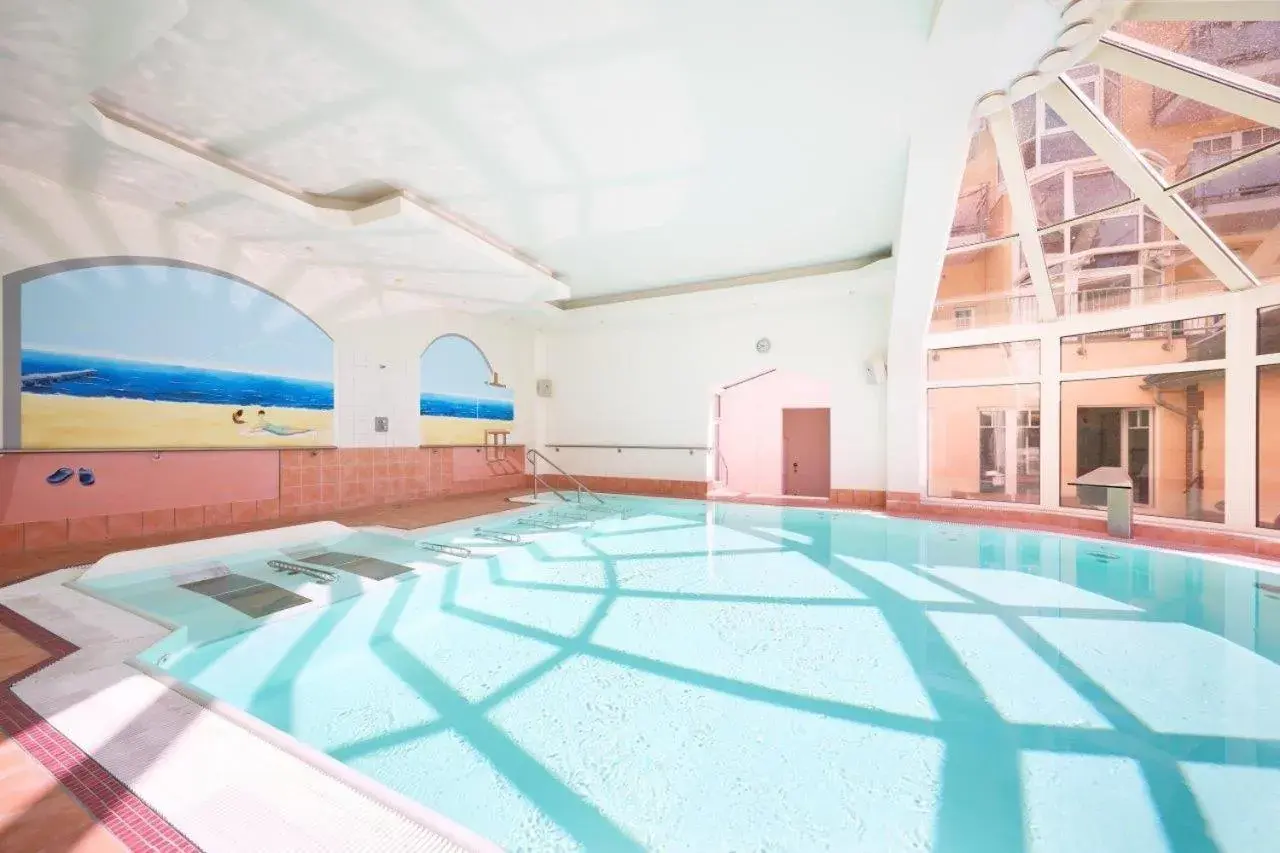 Swimming Pool in Strandvilla Viktoria - Anbau vom Strandhotel Preussenhof