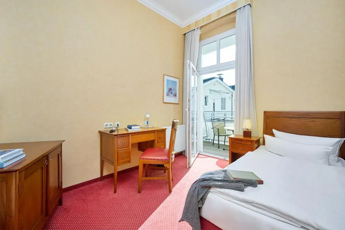 Photo of the whole room, Bed in Strandvilla Viktoria - Anbau vom Strandhotel Preussenhof