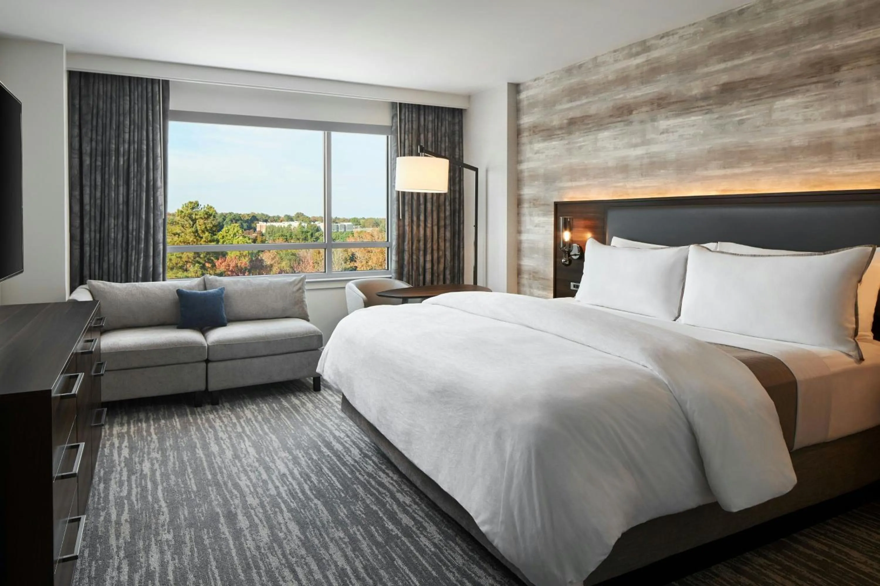 Photo of the whole room, Bed in The Westin Richmond