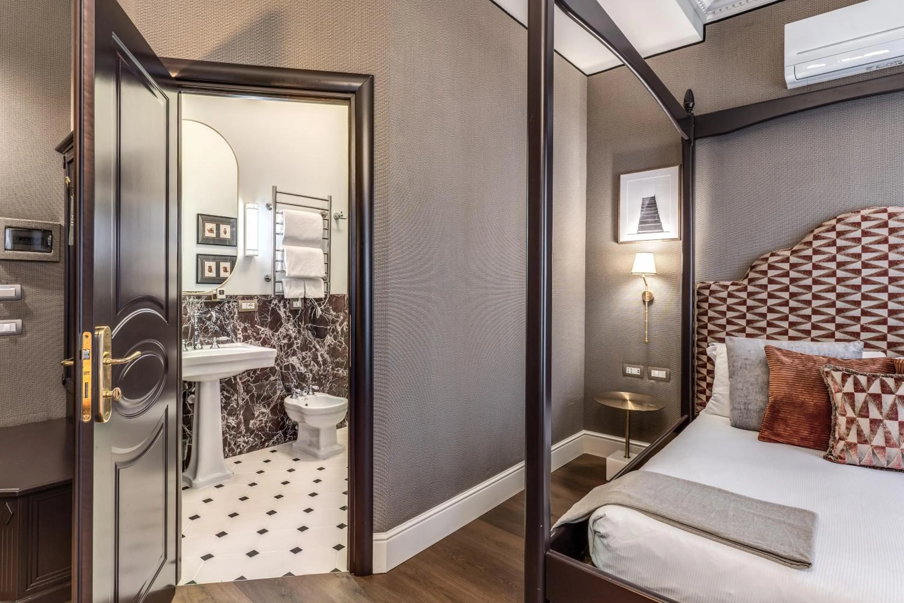 Photo of the whole room, Bed in Antica Residenza Del Corso