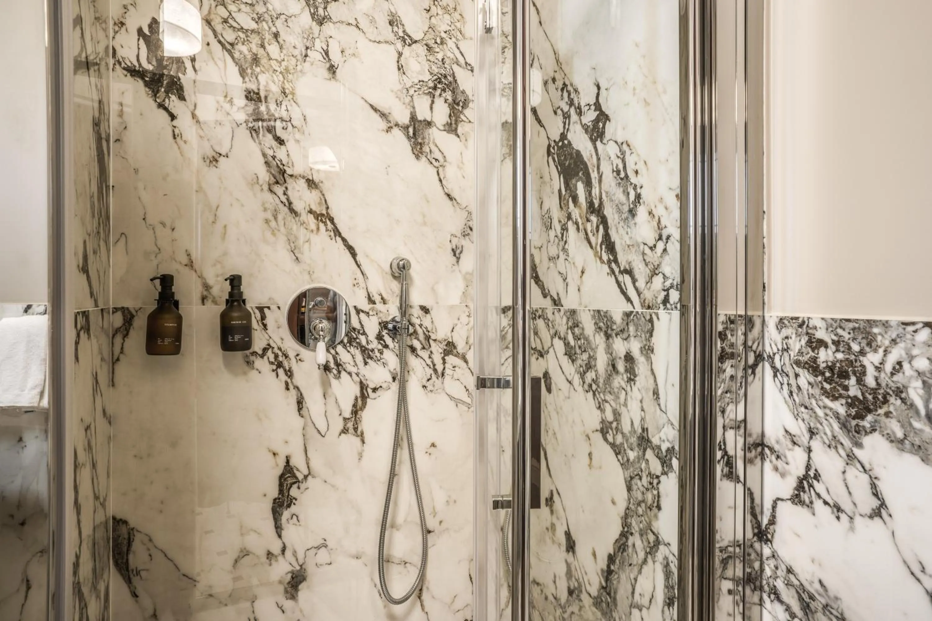 Shower in Antica Residenza Del Corso