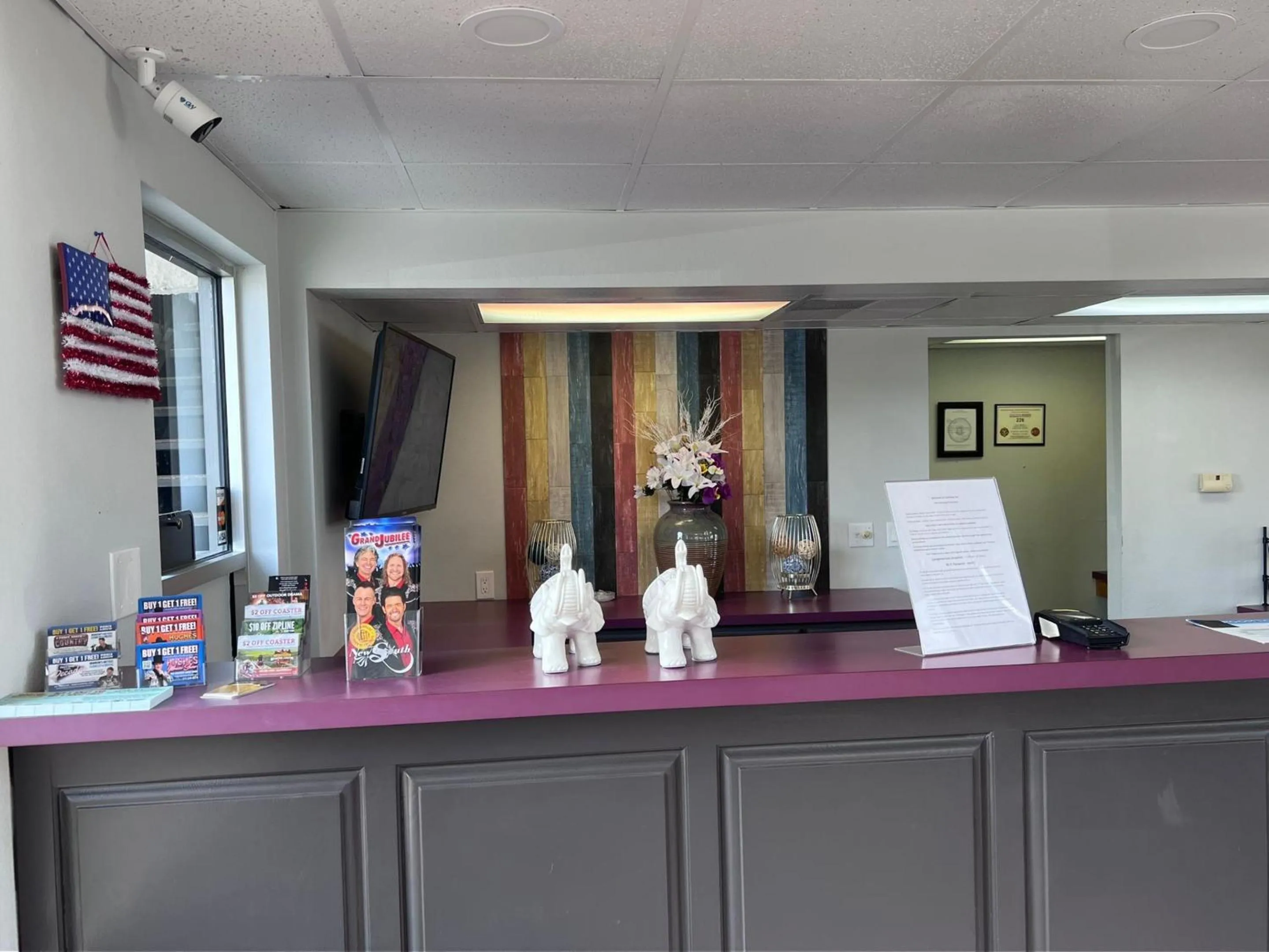 Lobby or reception in Crestview Inn