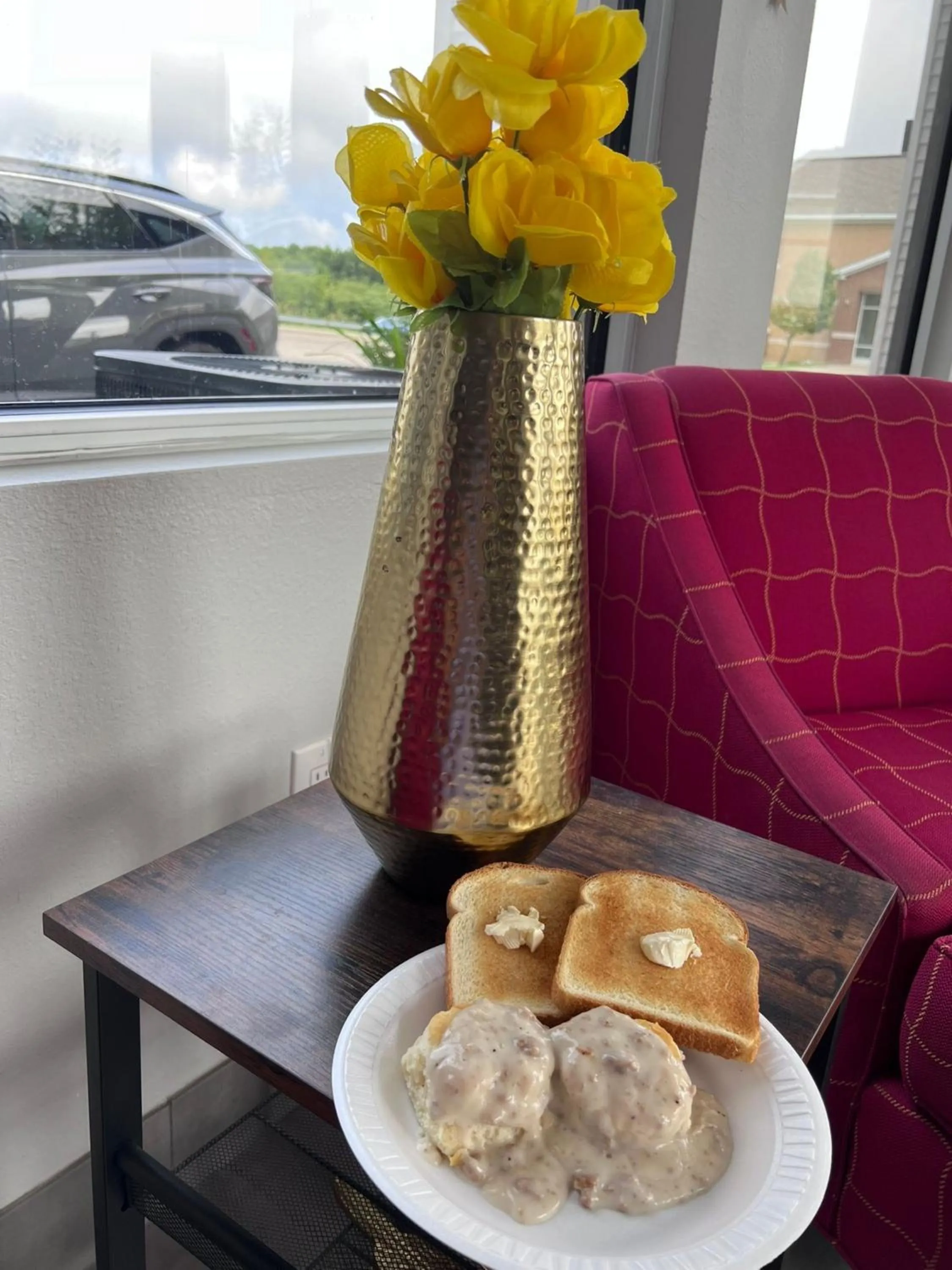 Breakfast in Crestview Inn