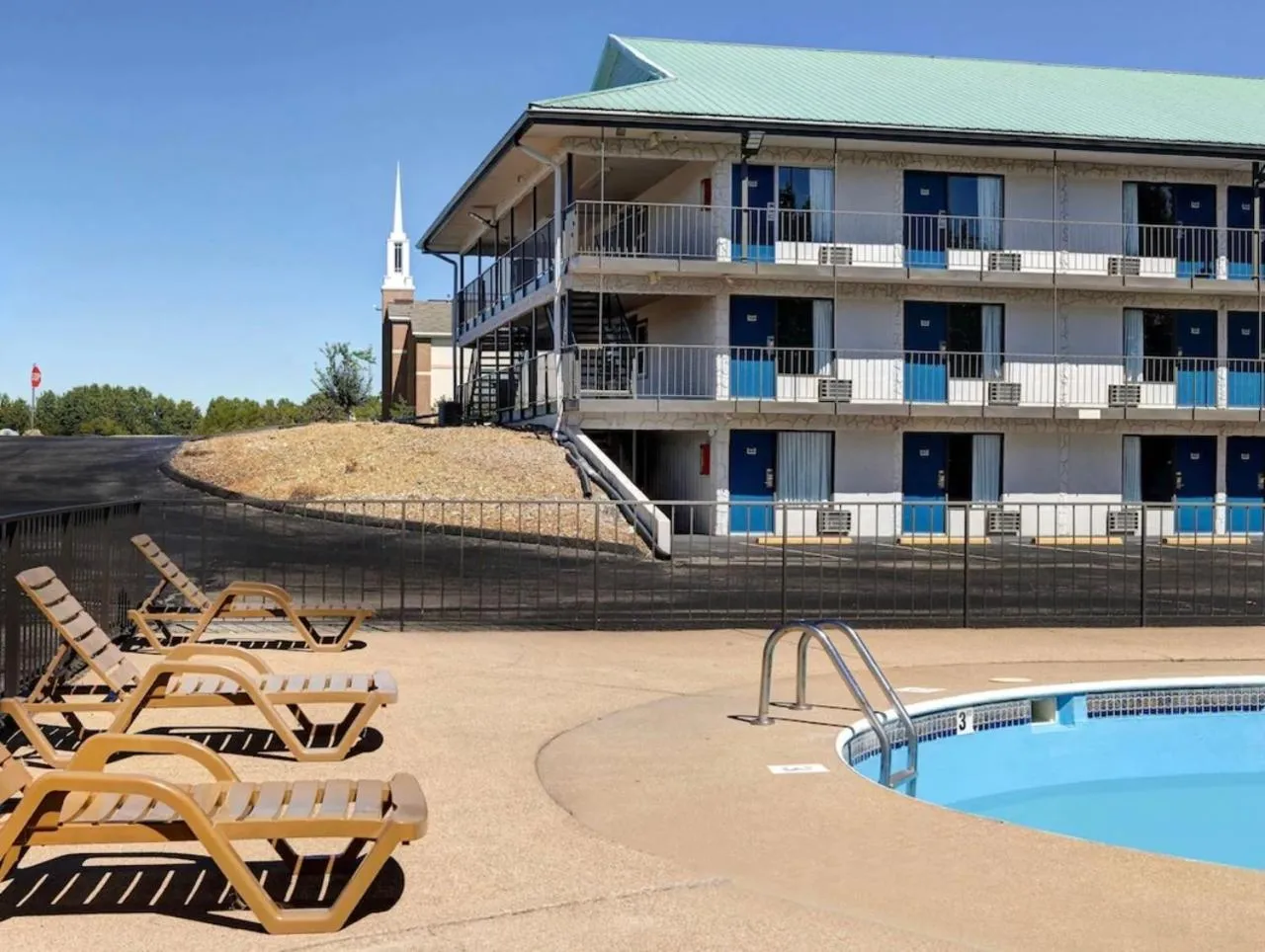 Pool view in Crestview Inn