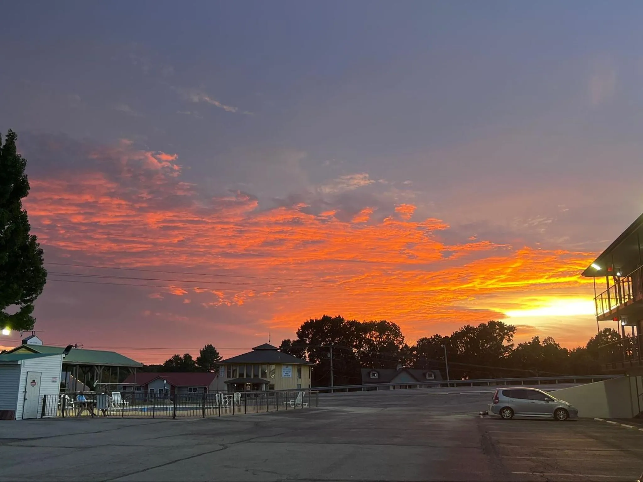Swimming pool in Crestview Inn