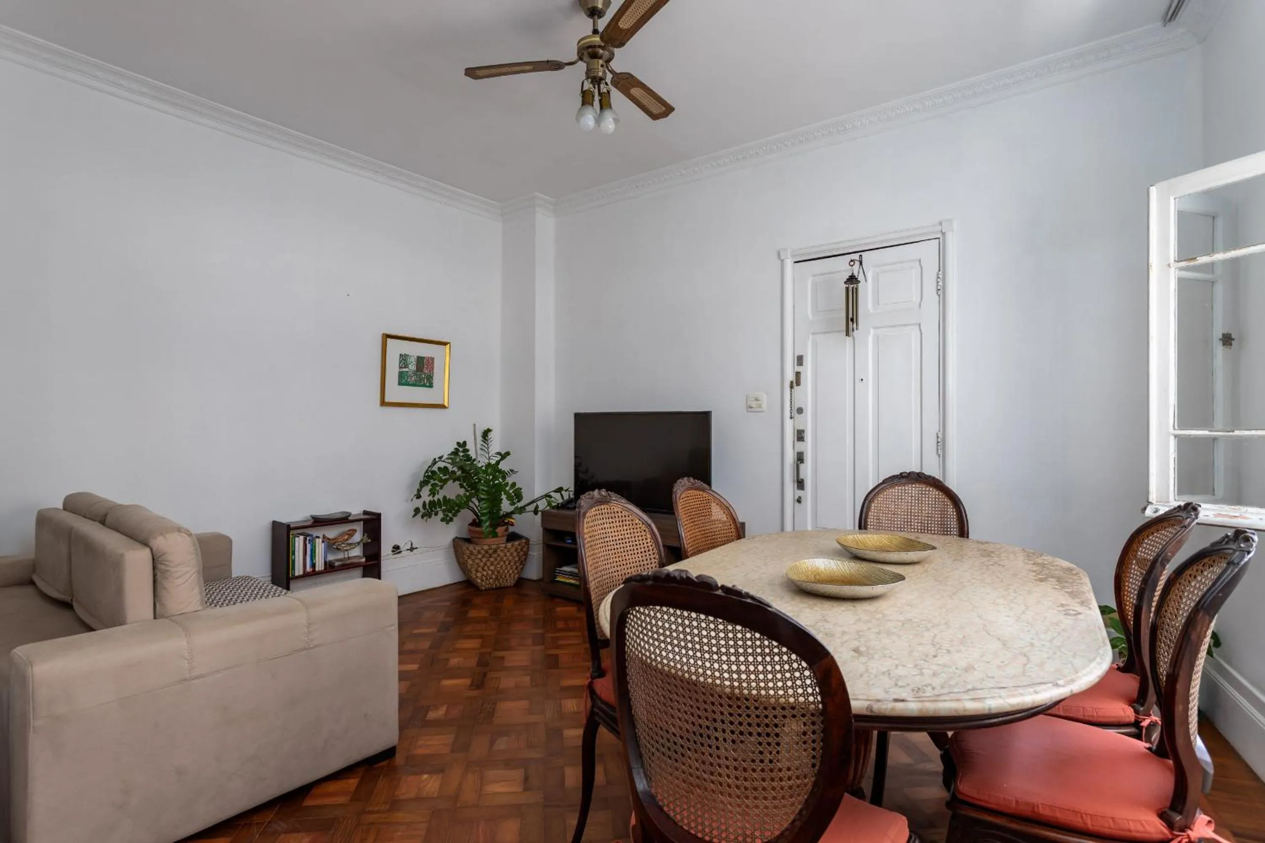 Communal lounge/ TV room in Encantador em Copacabana - Vista Oceânica - BI701 Z3
