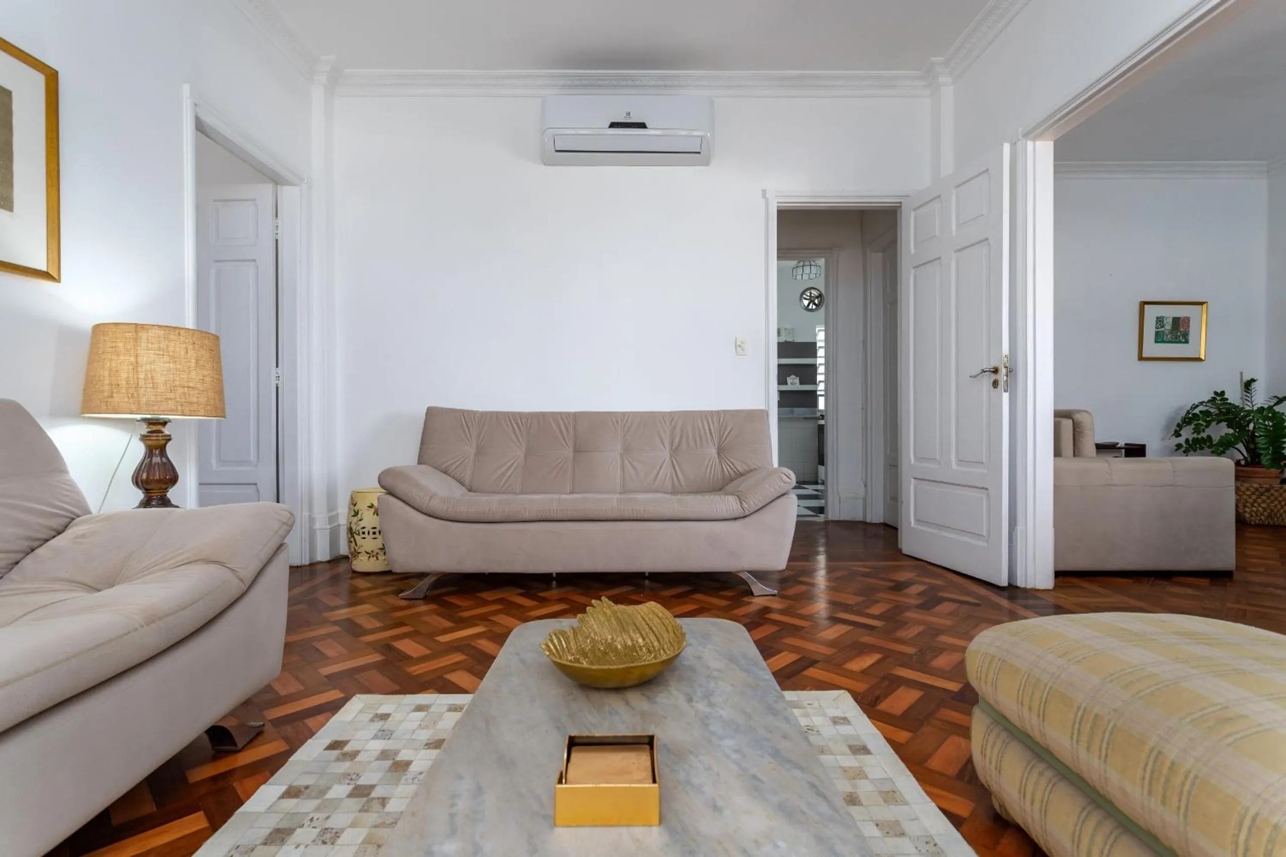 Communal lounge/ TV room in Encantador em Copacabana - Vista Oceânica - BI701 Z3