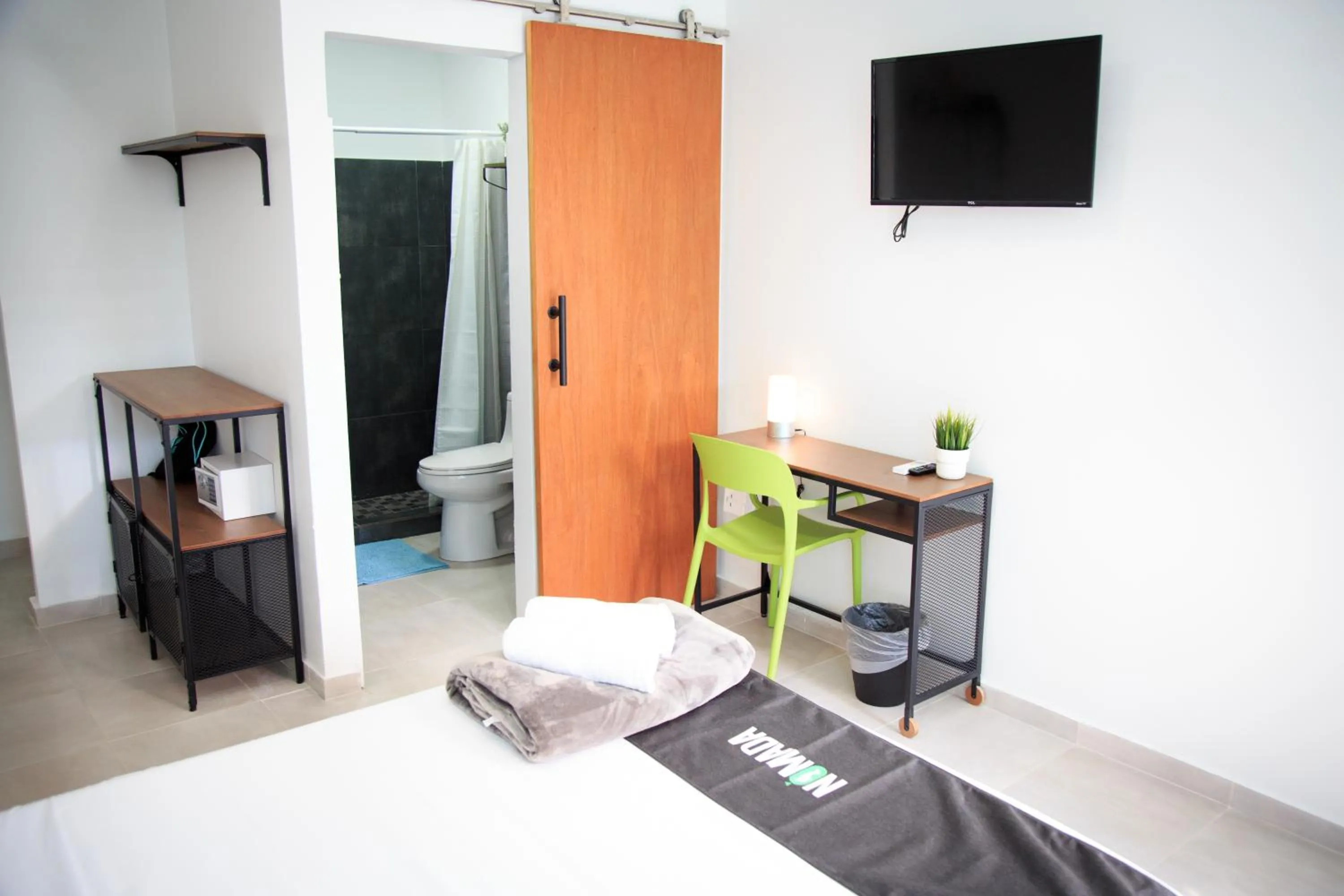 Bathroom, Bed in Nomada Beach Hostel- Isla Verde