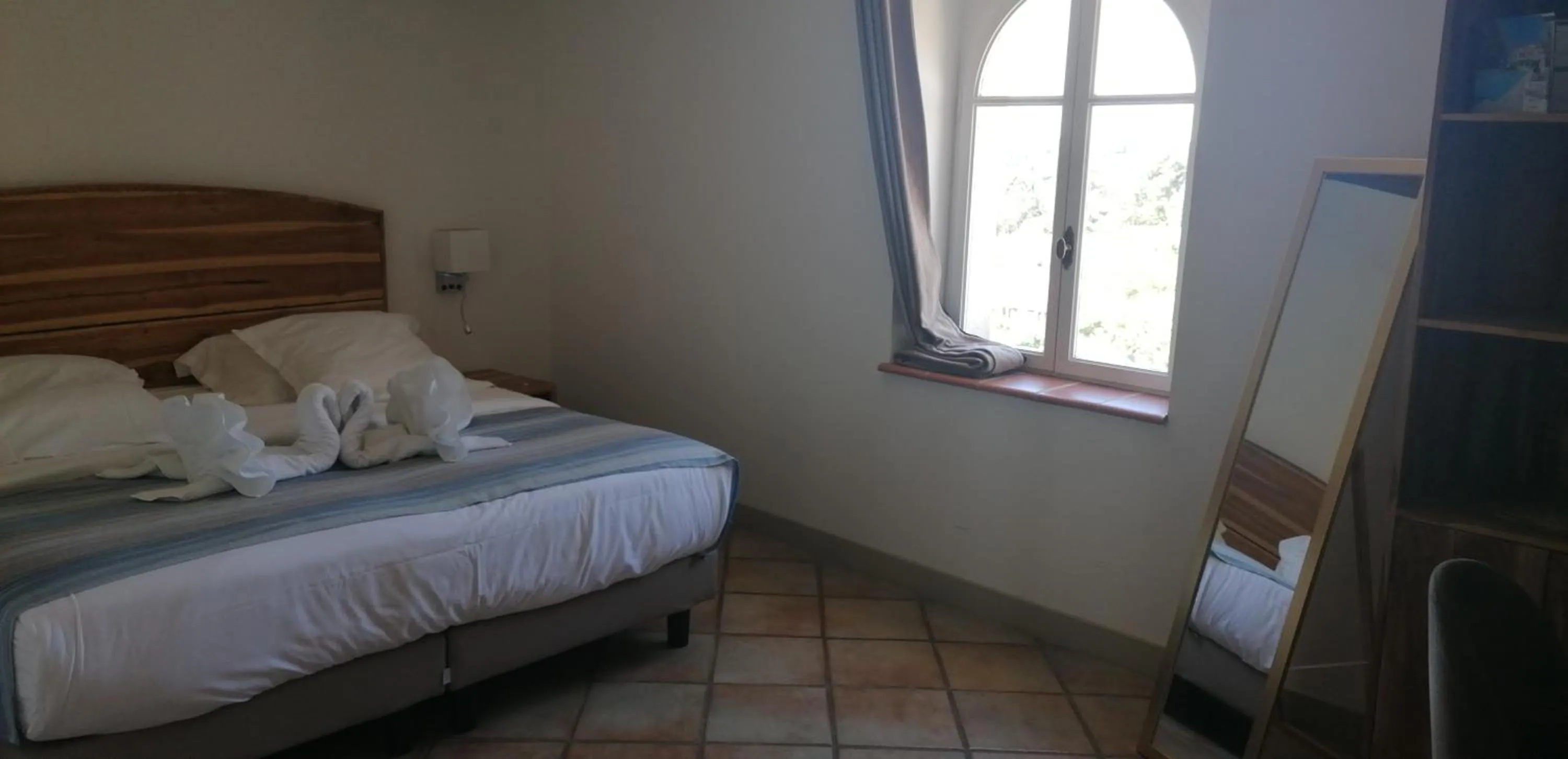 Bed in DOMAINE DE LA NERTHE- HOTEL PROVENCE MEDITERRANEE