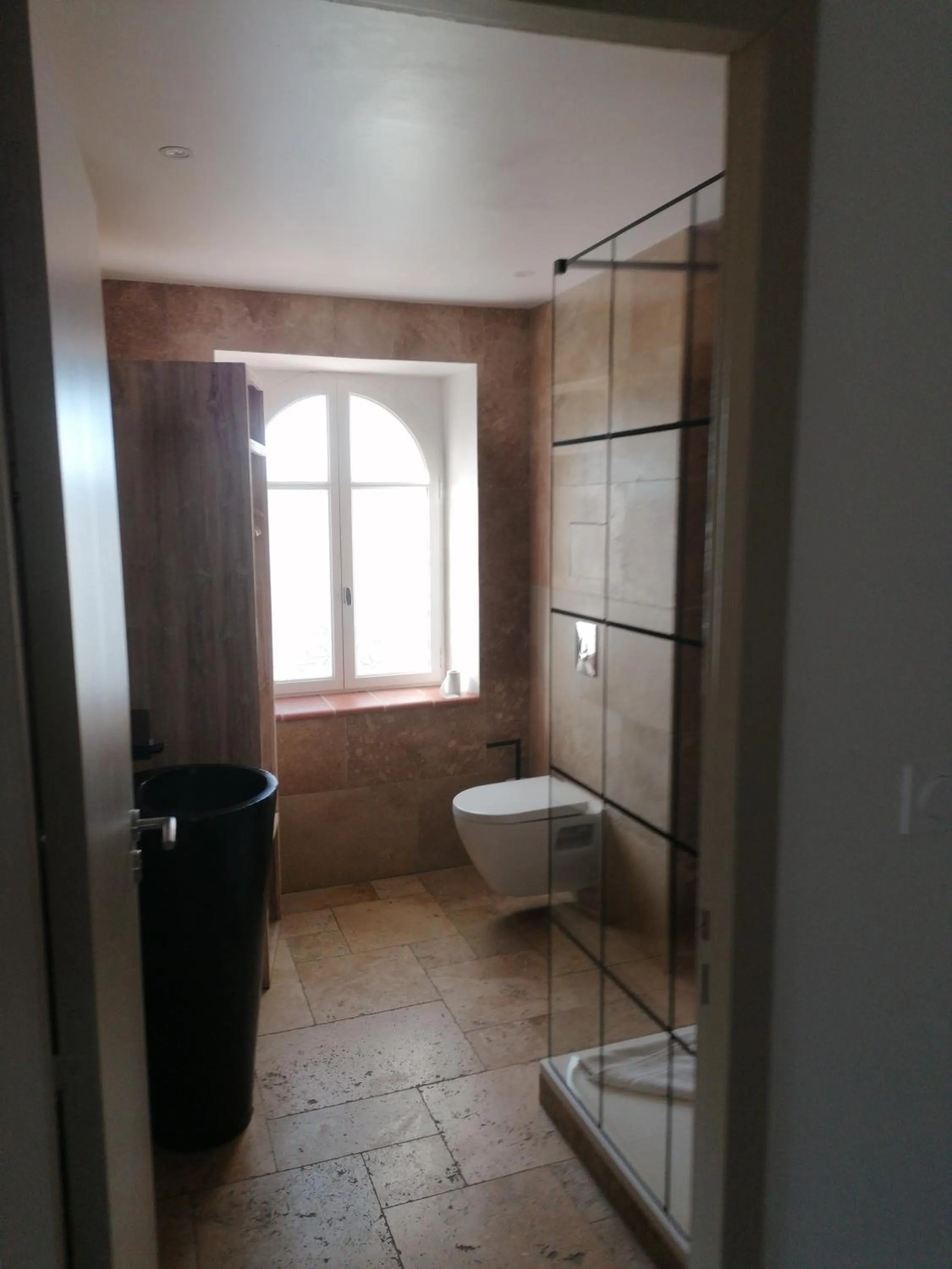 Shower in DOMAINE DE LA NERTHE- HOTEL PROVENCE MEDITERRANEE