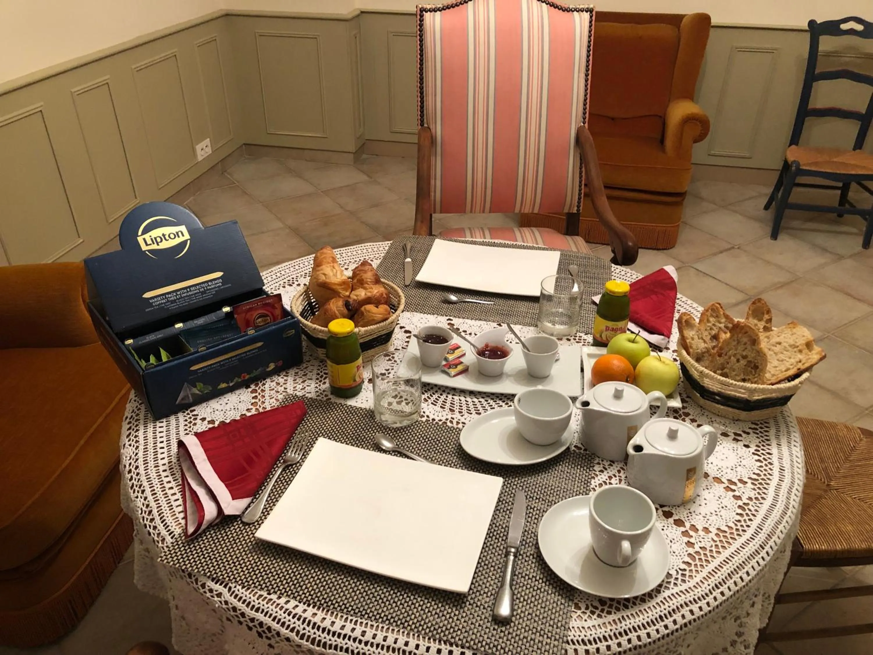 Breakfast in DOMAINE DE LA NERTHE- HOTEL PROVENCE MEDITERRANEE